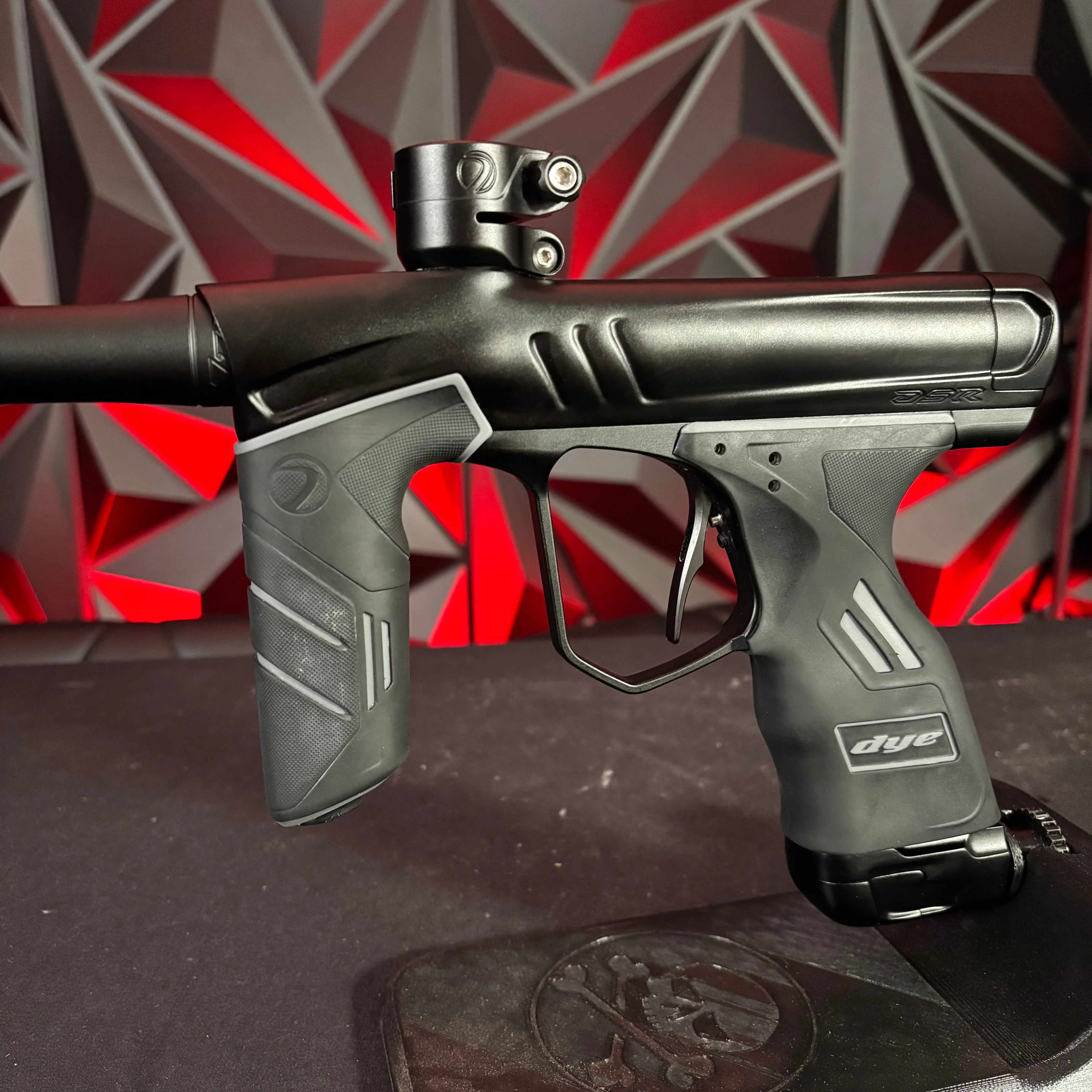 Used Dye DSR+ Paintball Gun - Silver Night (Part Swapped w/Black Barrel) w/ IM Pro Kit and Scythe Trigger and ASA slap 2 installed - Image 5