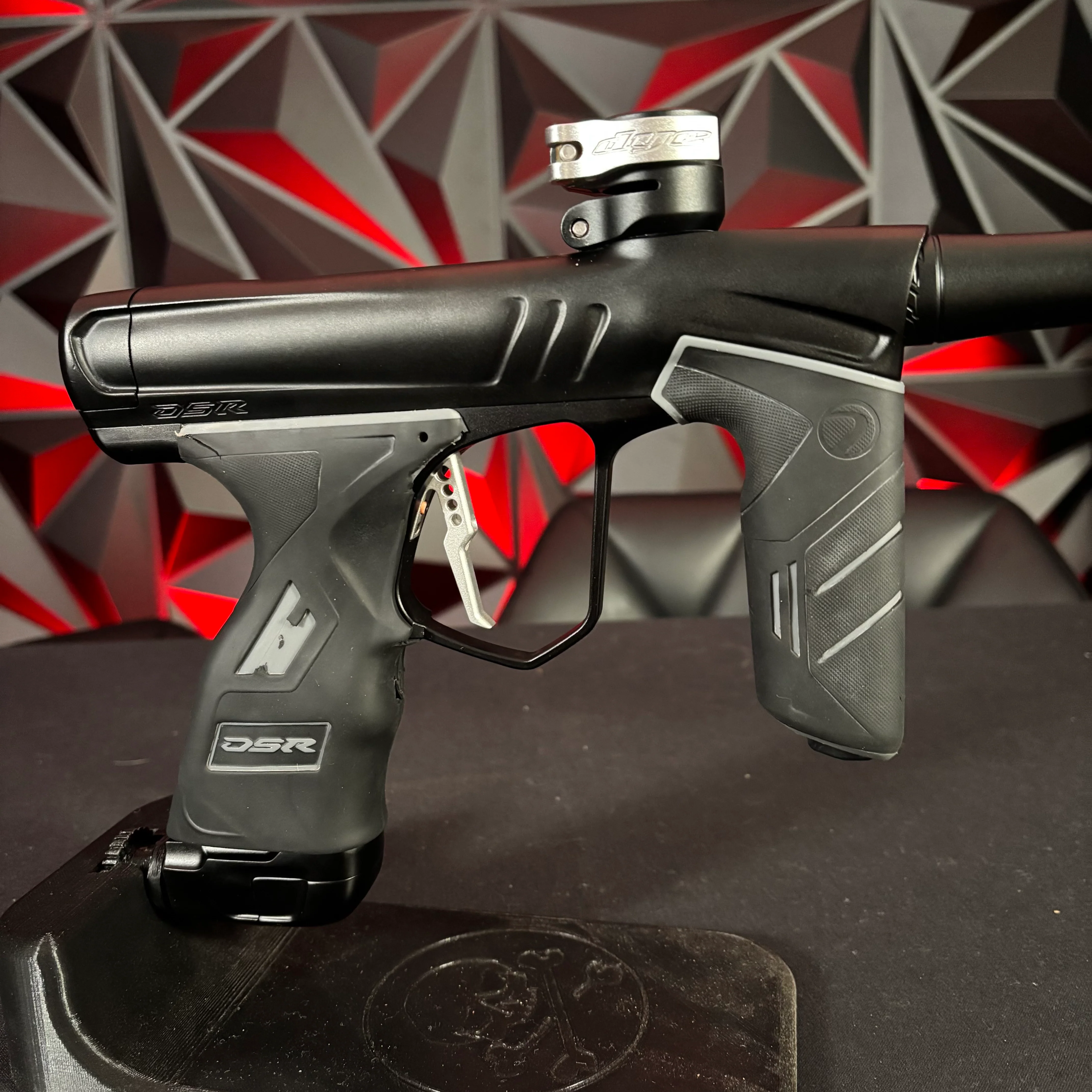Used Dye DSR+ Paintball Gun - Black w/ IM Pro Kit & Slaps ASA - Image 4