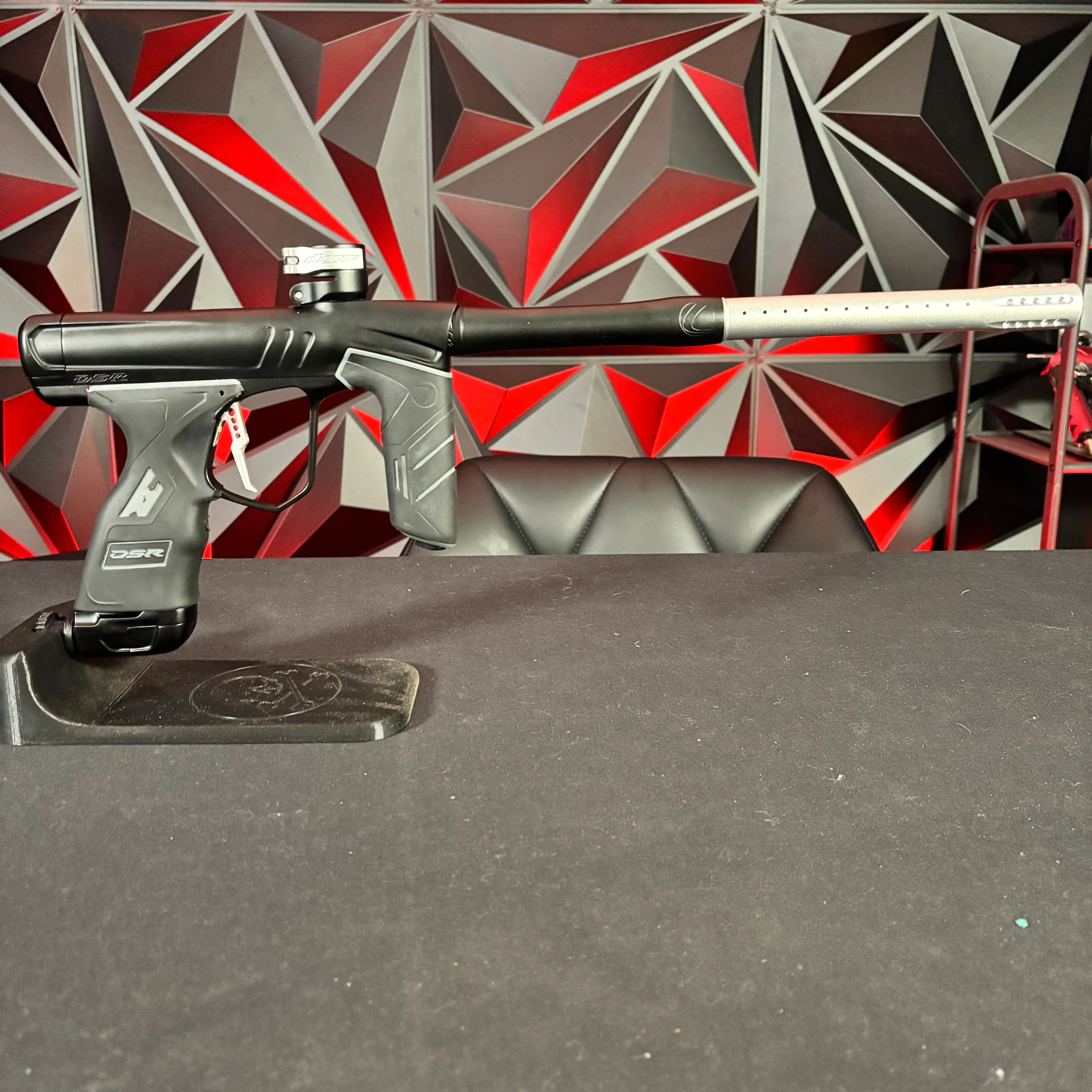 Used Dye DSR+ Paintball Gun - Black w/ IM Pro Kit & Slaps ASA - Image 6