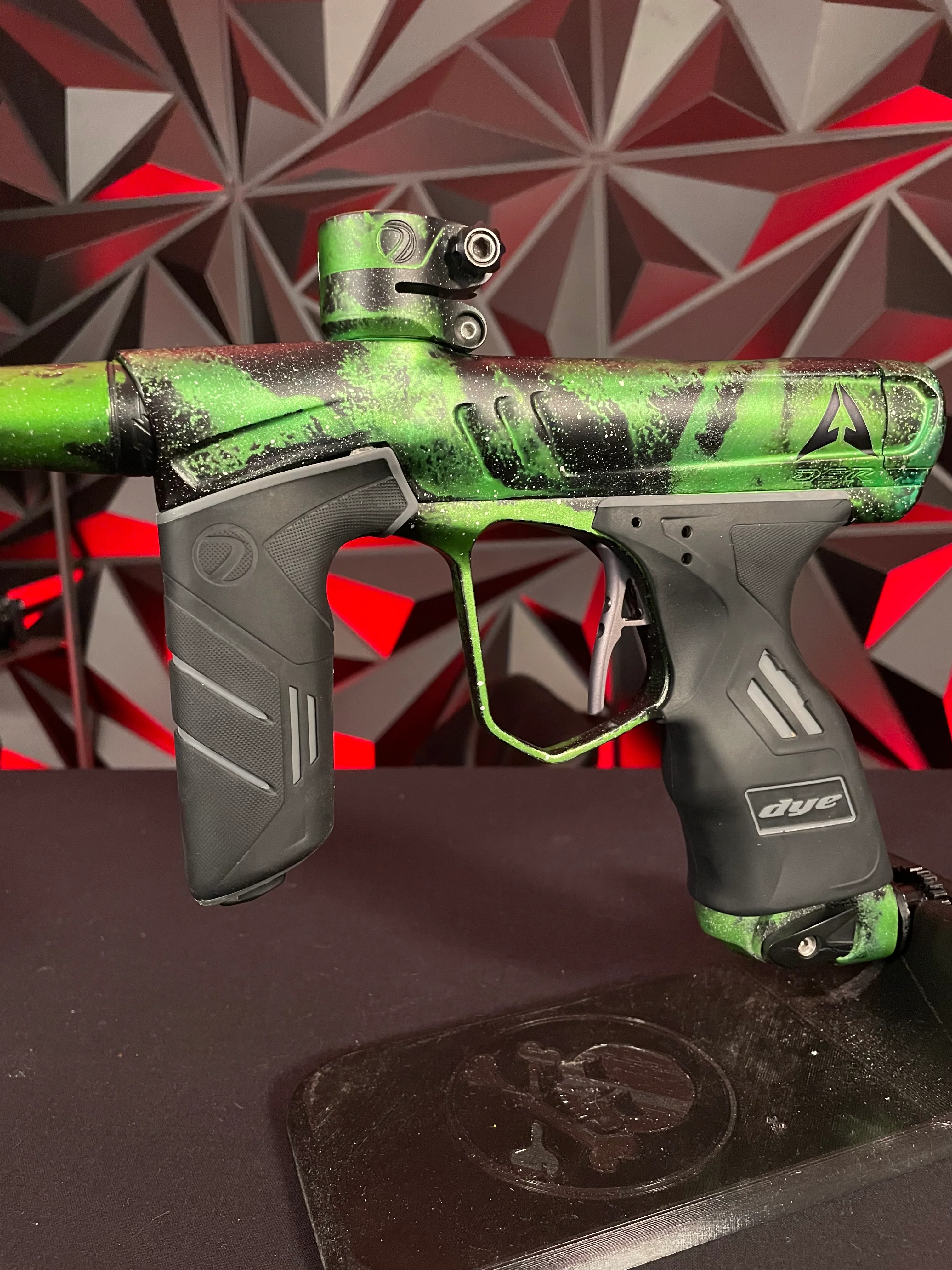 Used Dye DSR+ Paintball Marker - LE LVL Up w/IM Pro Kit - Image 4