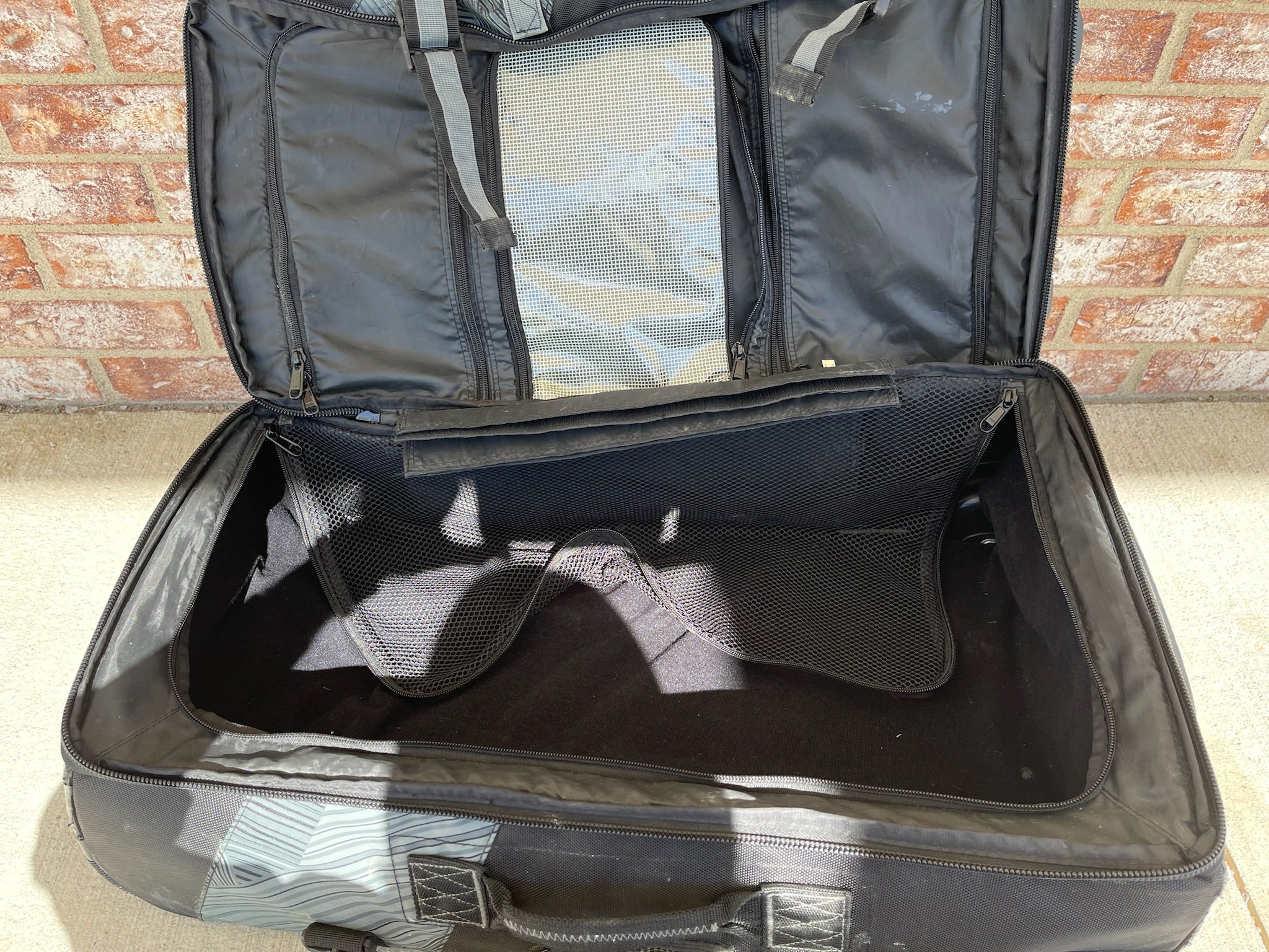 Used Dye Explorer Roller Gear Bag - Black/Grey - Image 6