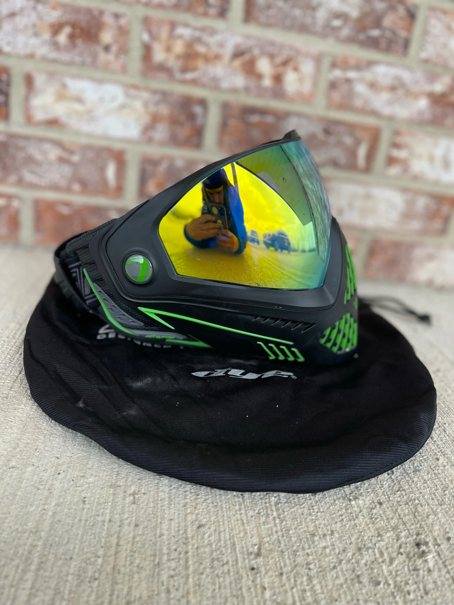 Used Dye I5 Paintball Goggle - Emerald w/ Goggle Bag - Image 2