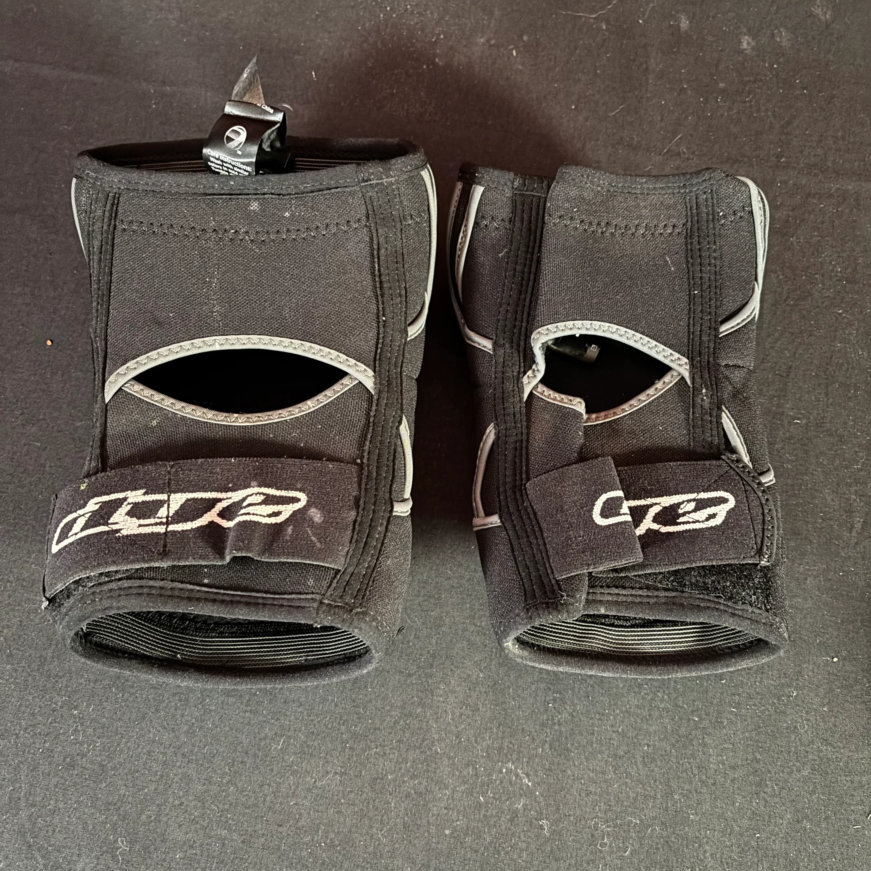 Used Dye Knee Pads - Small - Image 2