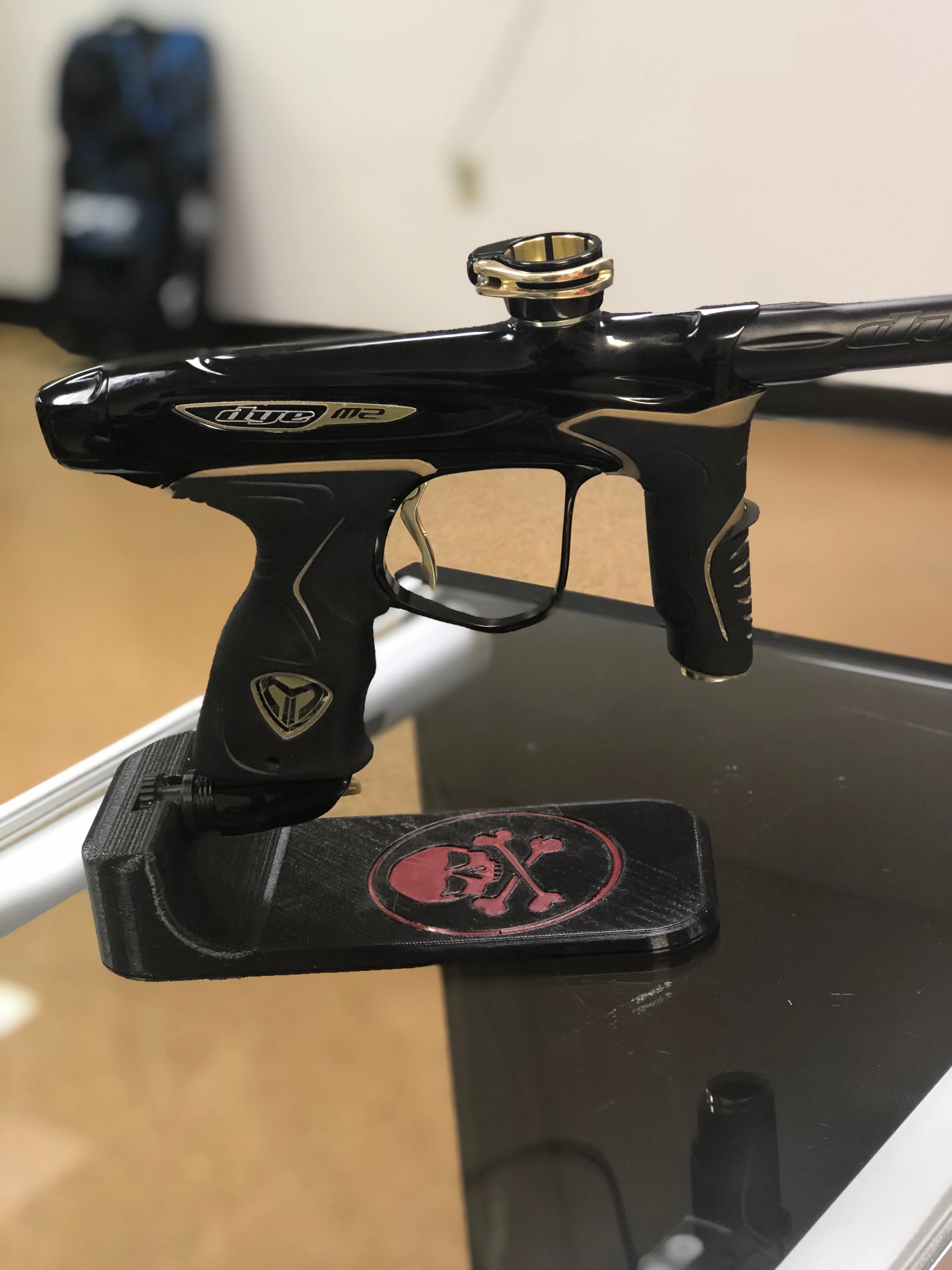 Used Dye M2 Black/Polished Gold - Image 3