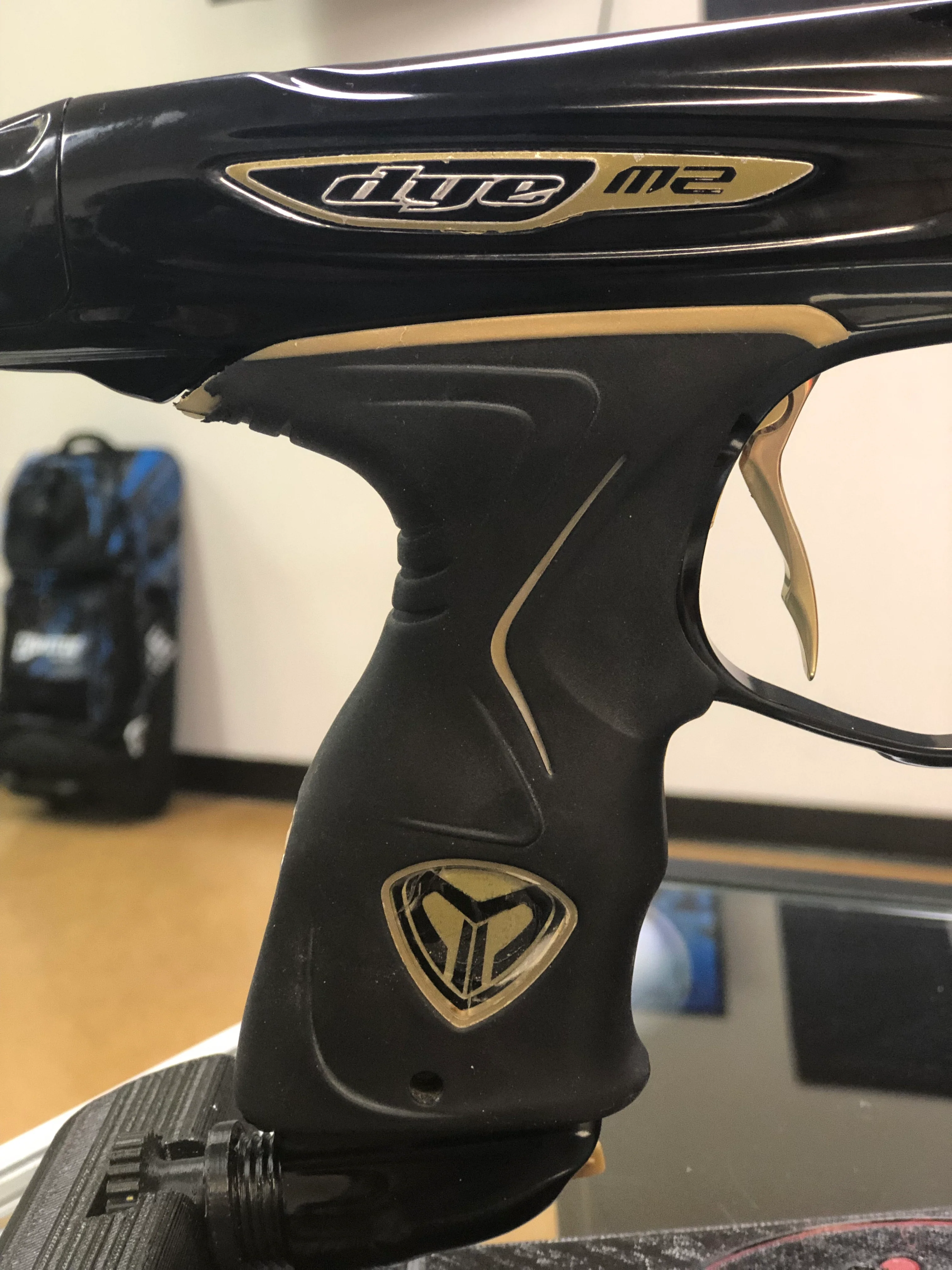 Used Dye M2 Black/Polished Gold - Image 4