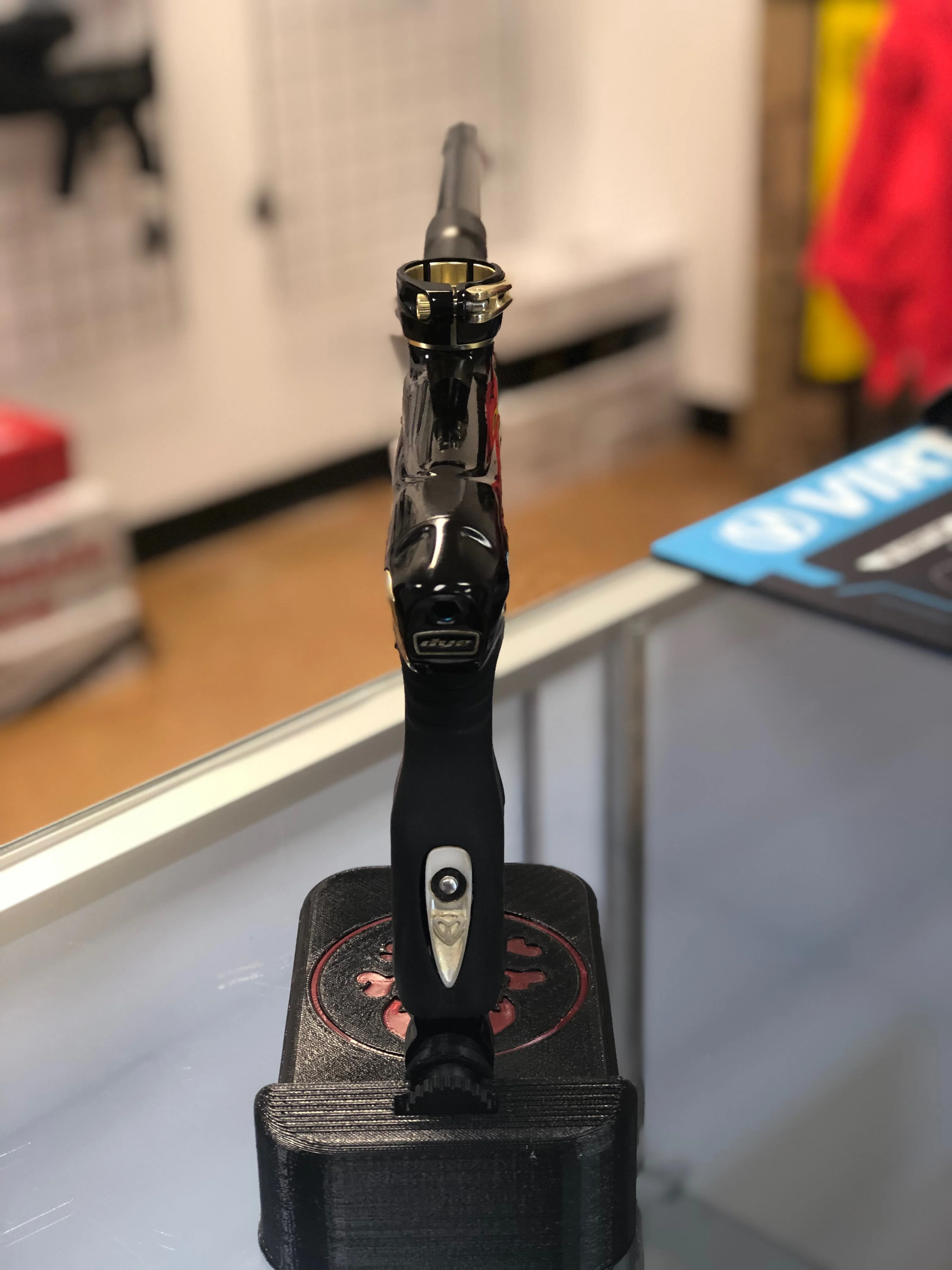 Used Dye M2 Black/Polished Gold - Image 6