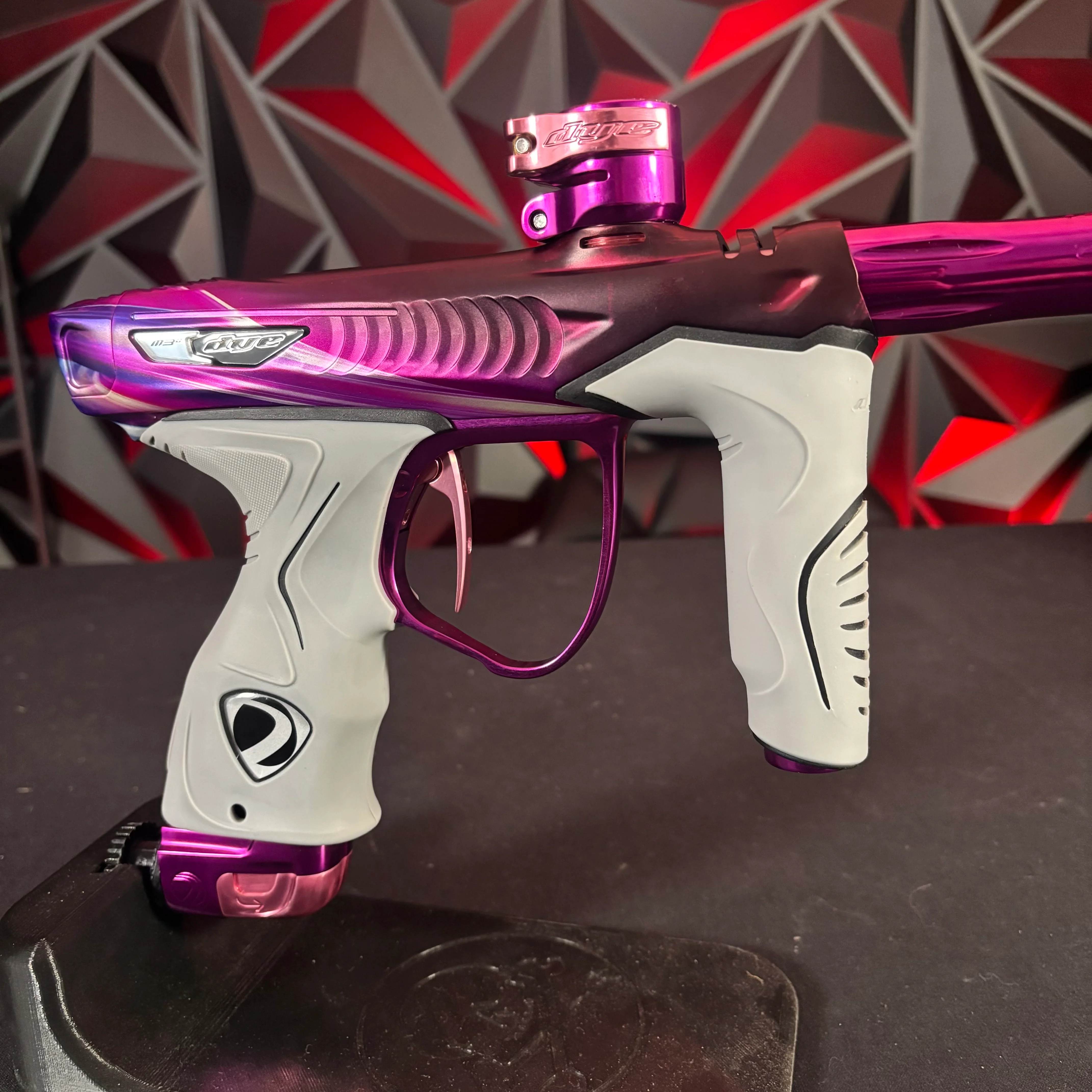 Used Dye M3+ ICON Paintball Gun - PGA Prism 2 (195 out of 220) - Image 3