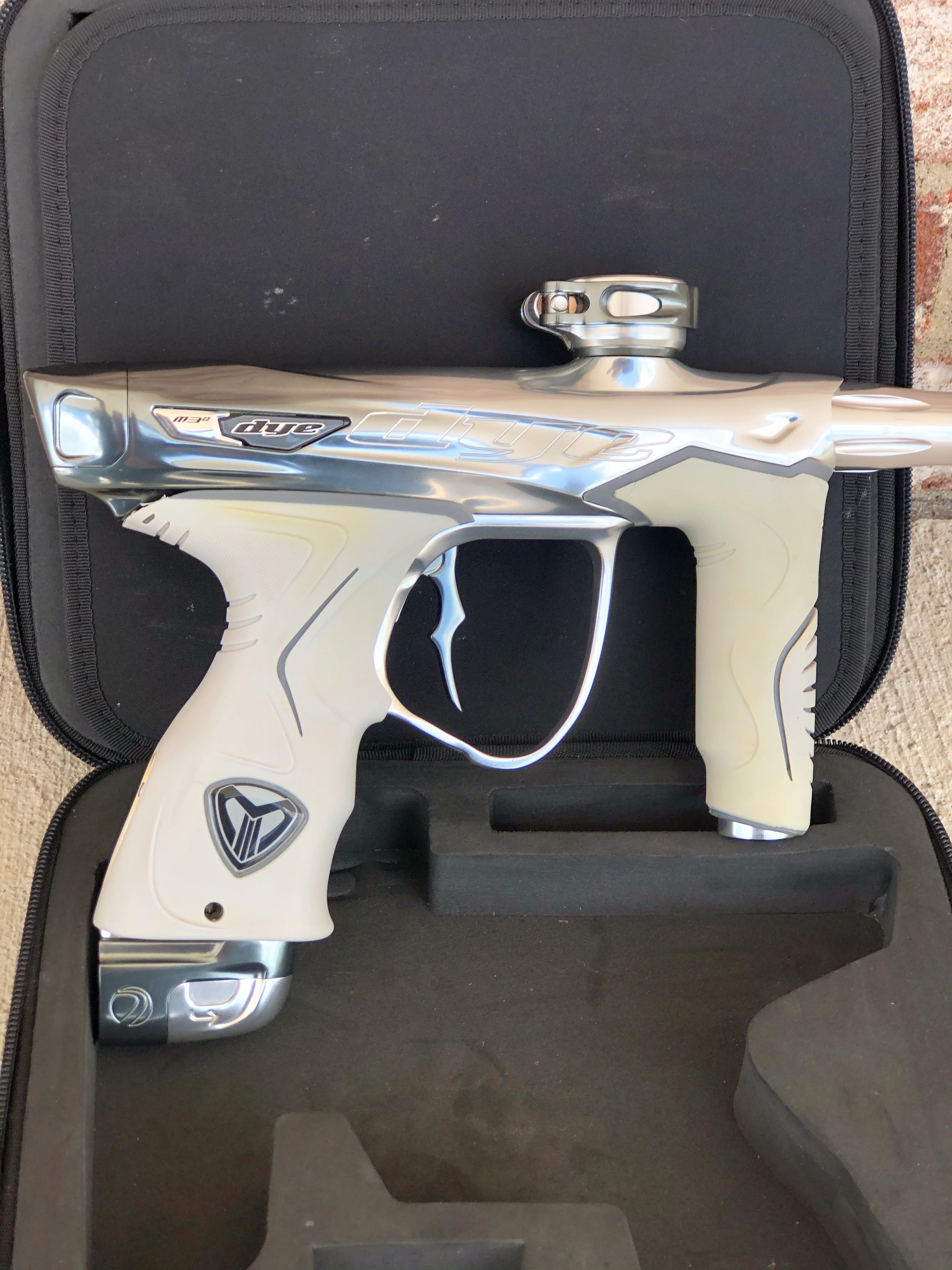 Used Dye M3+ Paintball Gun - DYE LAB Cobalt Contrast Cut - Image 3