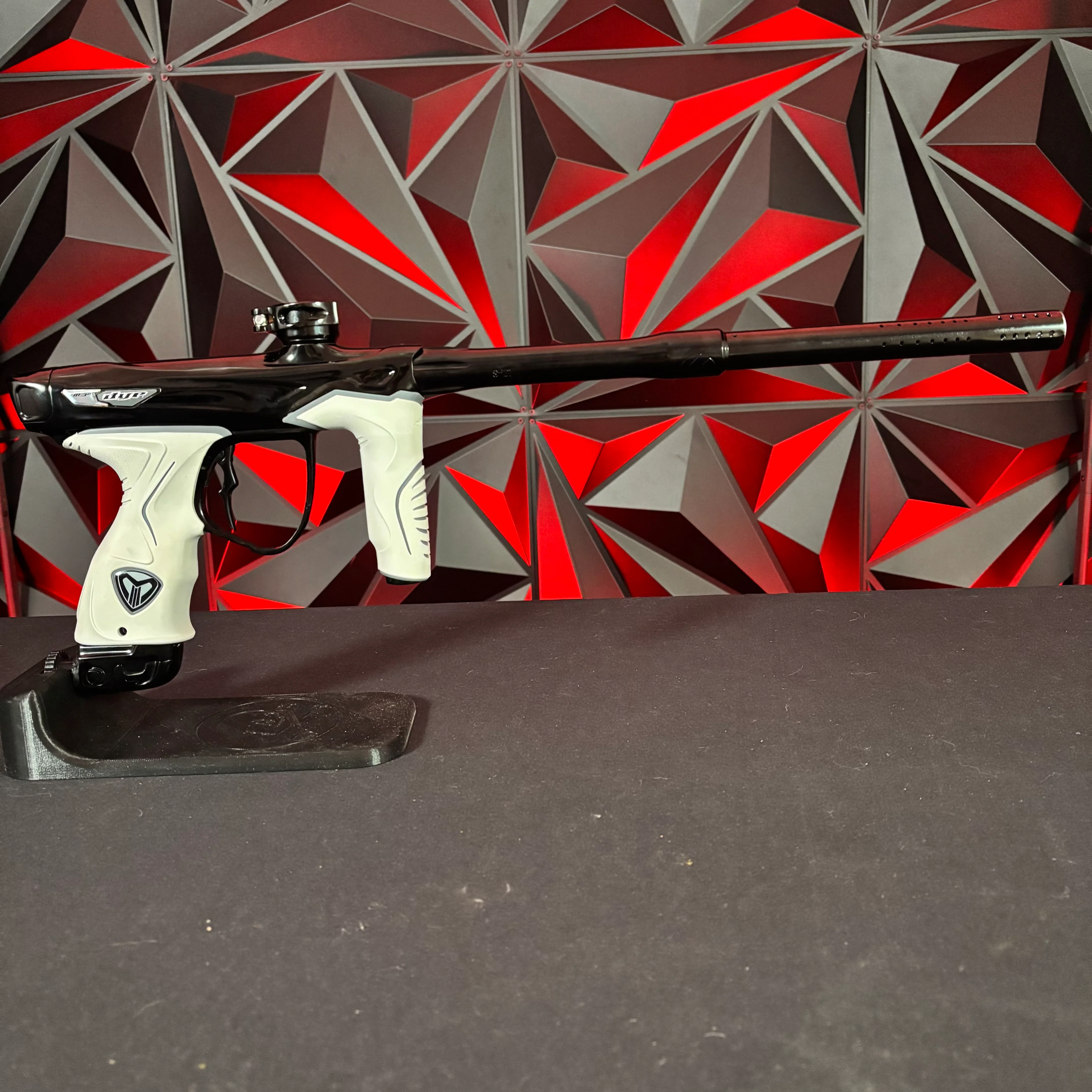 Used Dye M3+ Paintball Gun - Lights Out w/MOSAir Wireless Charging Pad & White/Grey Grip Kit - Image 6
