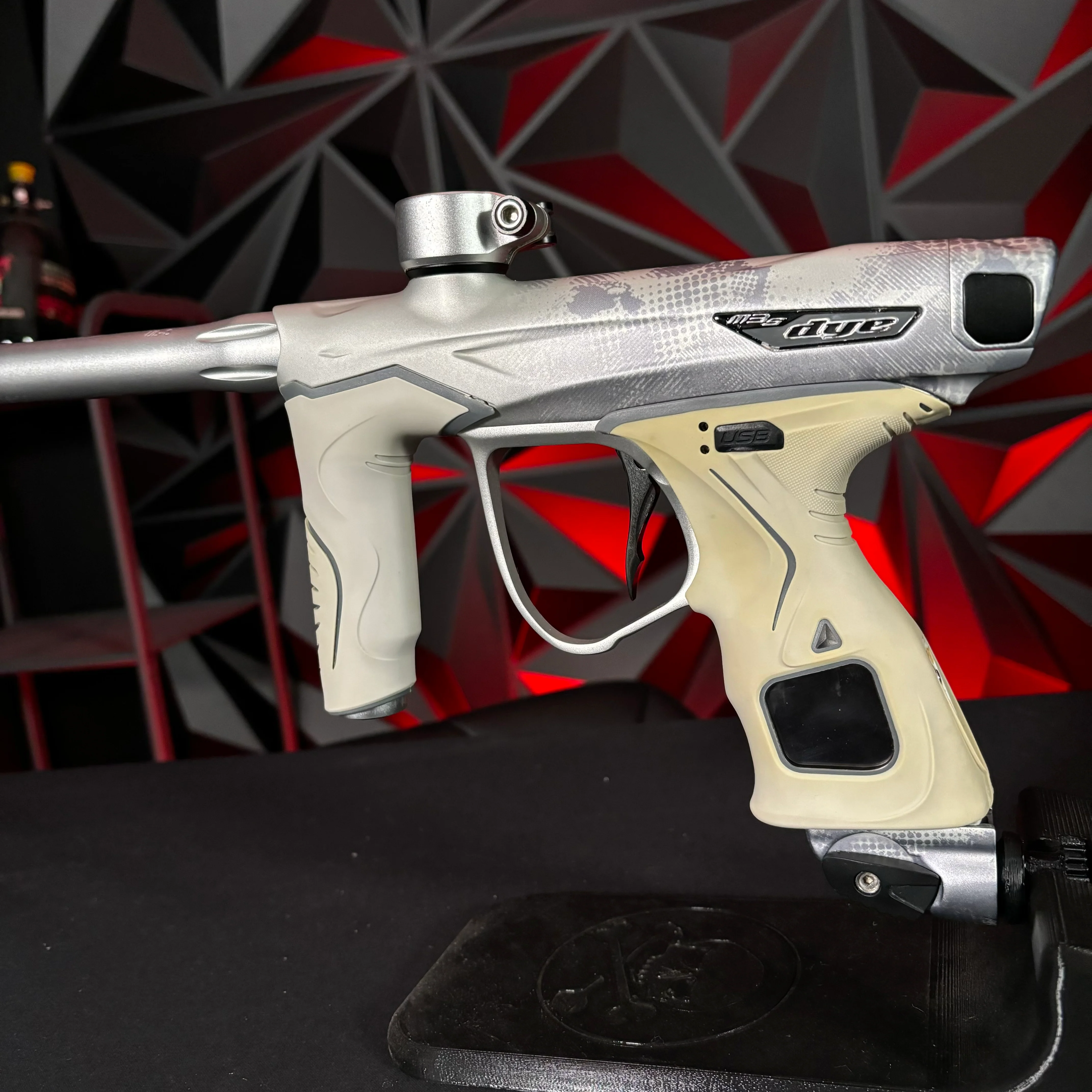 Used Dye M3S Paintball Gun - Whiteout w/M3+ Bolt Upgrade & MOSAir Charging Pad - Image 3