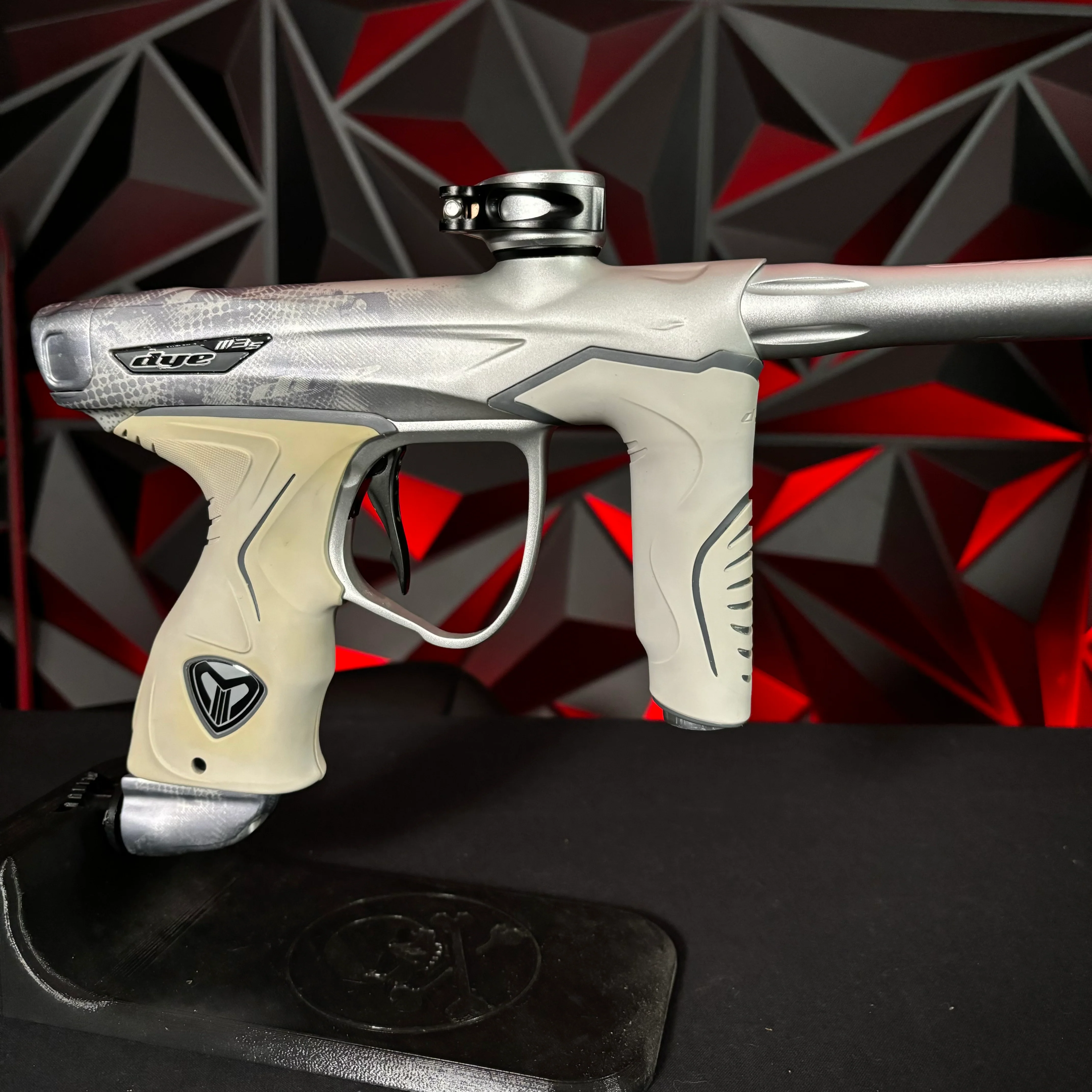 Used Dye M3S Paintball Gun - Whiteout w/M3+ Bolt Upgrade & MOSAir Charging Pad - Image 4