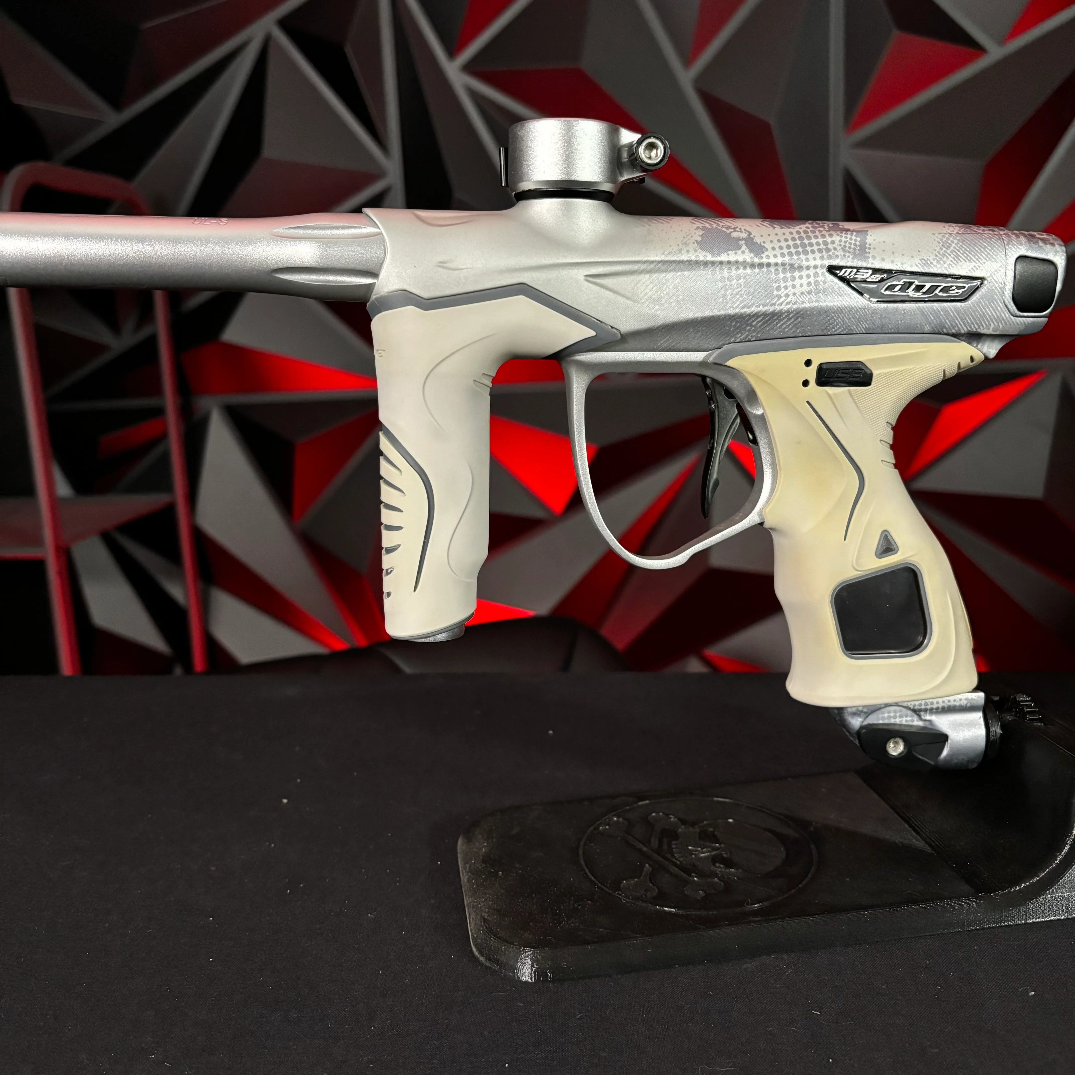 Used Dye M3S Paintball Gun - Whiteout w/M3+ Bolt Upgrade & MOSAir Charging Pad - Image 5