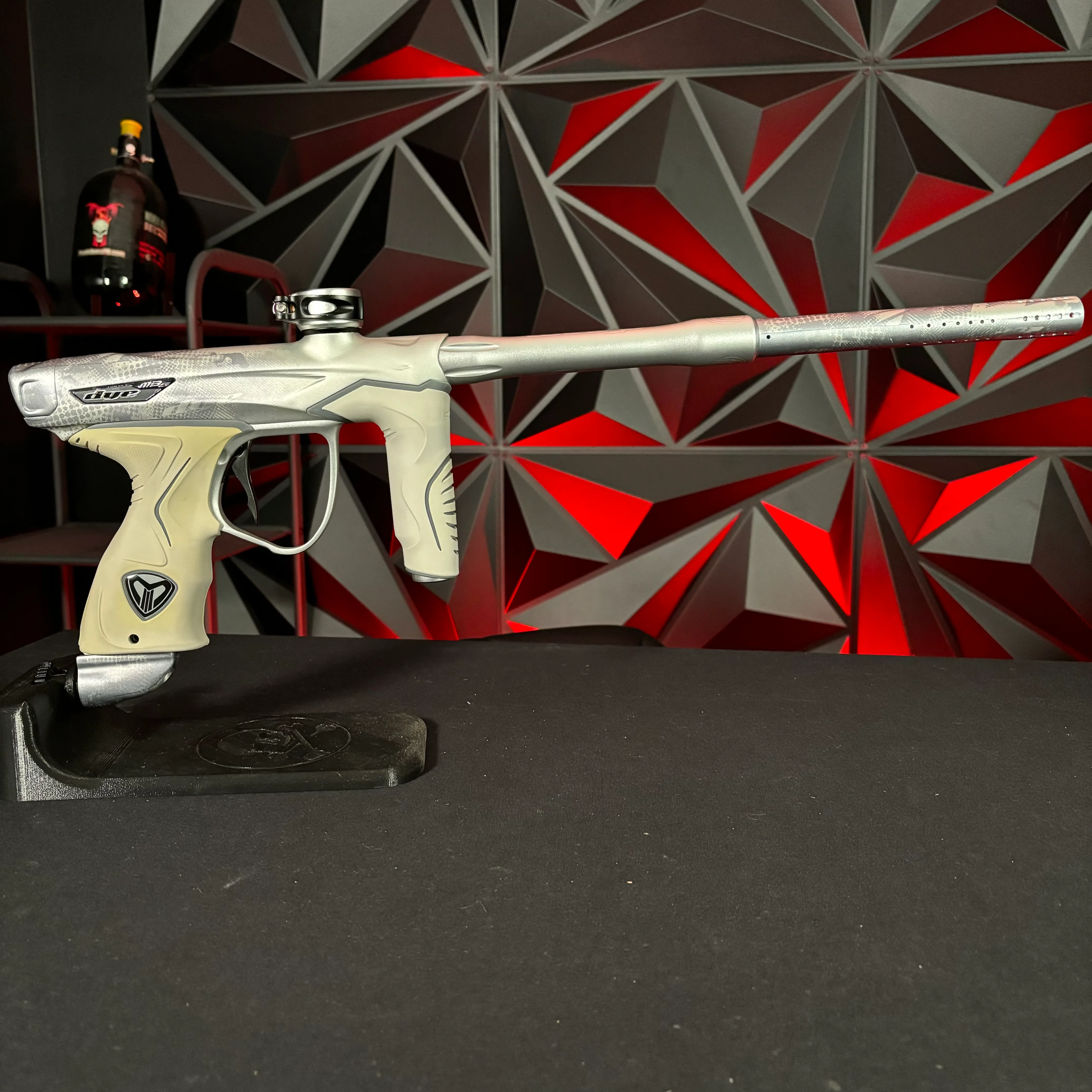 Used Dye M3S Paintball Gun - Whiteout w/M3+ Bolt Upgrade & MOSAir Charging Pad - Image 6