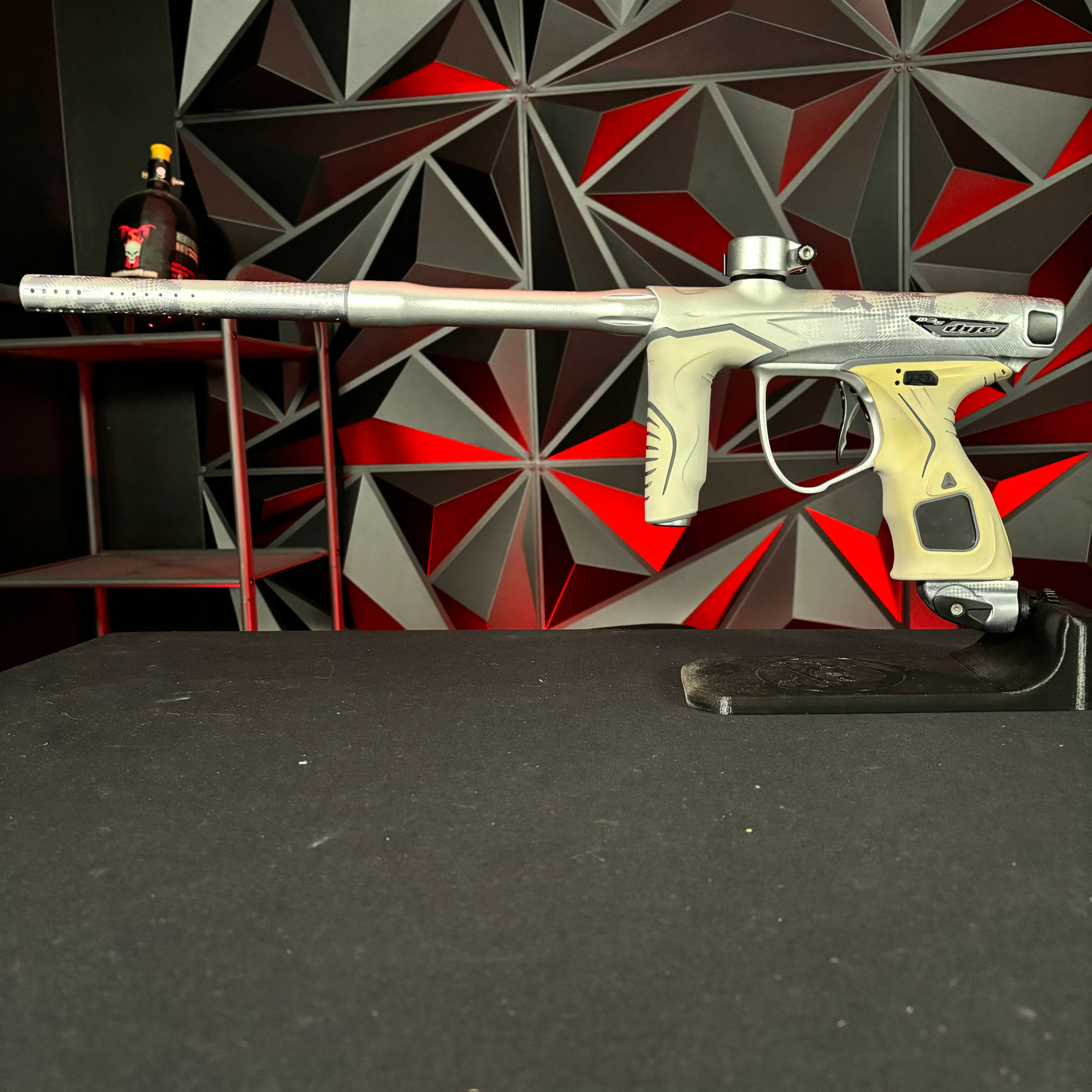 Used Dye M3S Paintball Gun - Whiteout w/M3+ Bolt Upgrade & MOSAir Charging Pad - Image 7