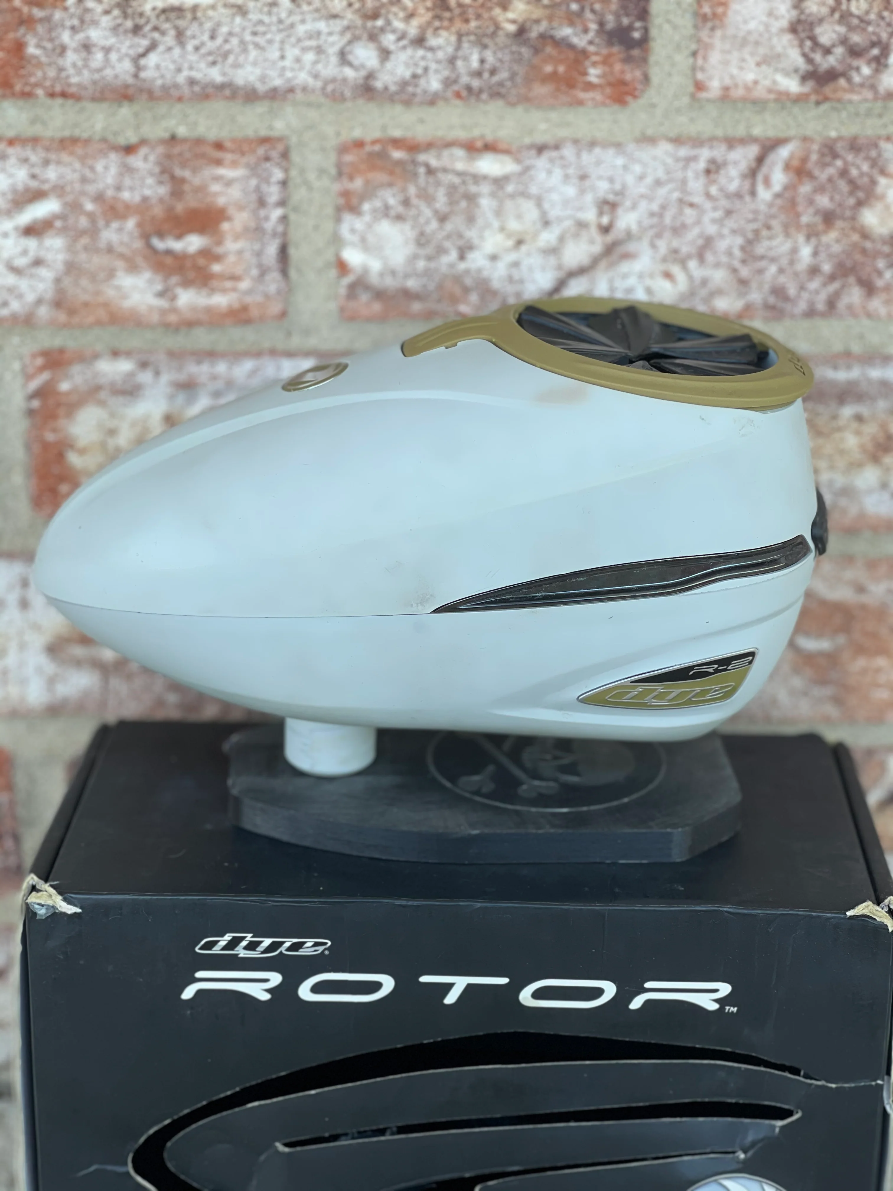 Used Dye R-2 Paintball Loader - White with Olive/Black Speed Feed - Image 2