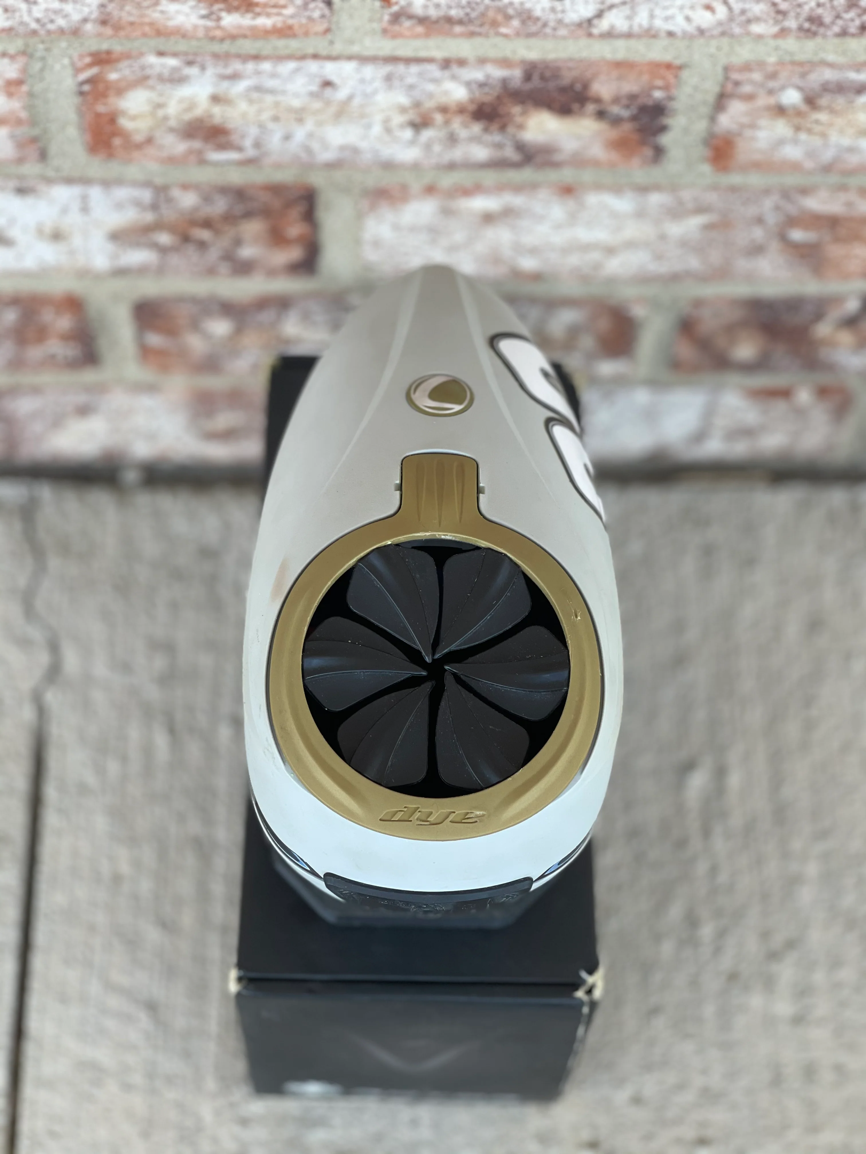 Used Dye R-2 Paintball Loader - White with Olive/Black Speed Feed - Image 4