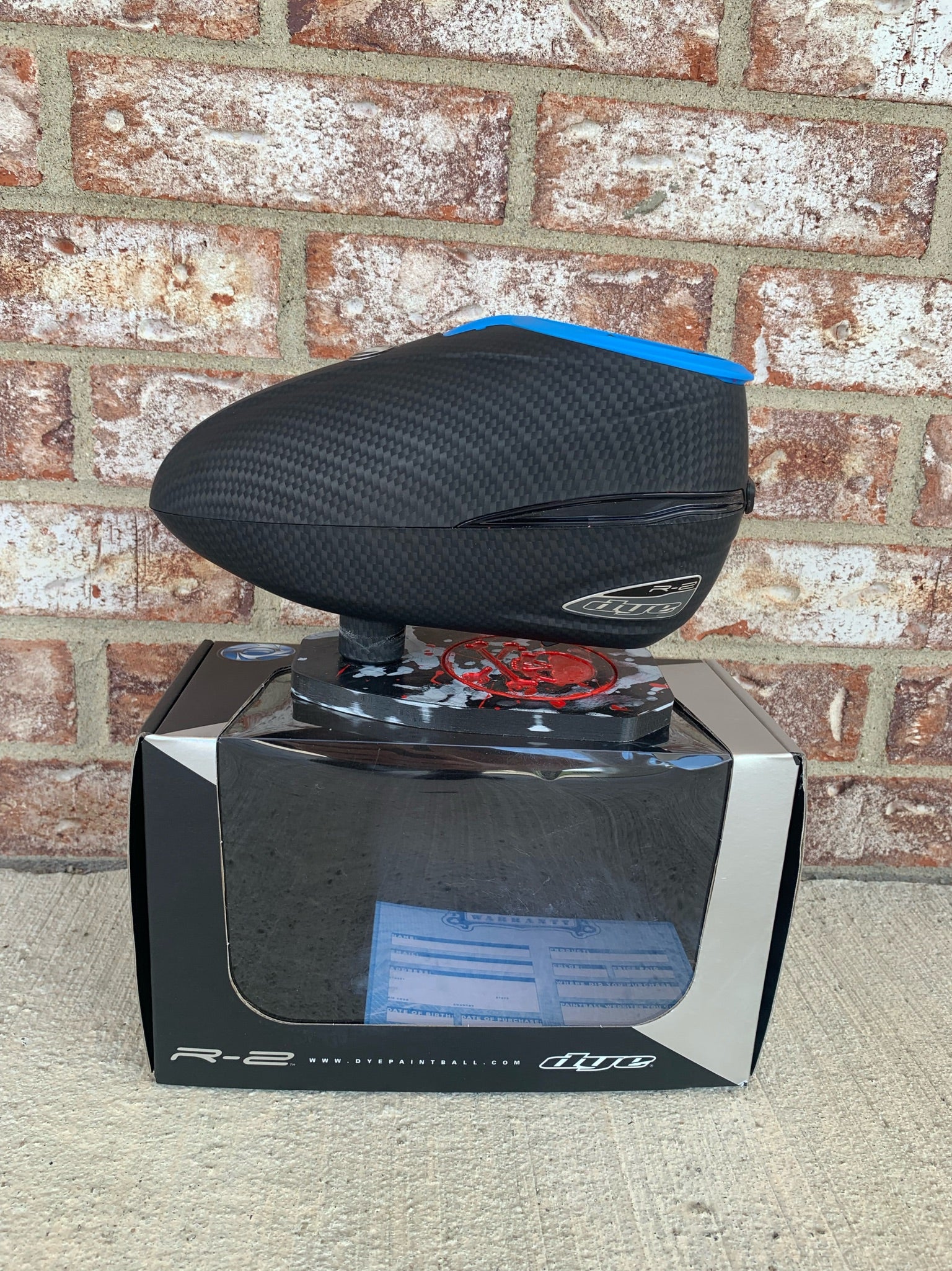 Used Dye R-2 Paintball Loader - Carbon w/ Black/Blue Dye R-2 Speed Feed - Image 2