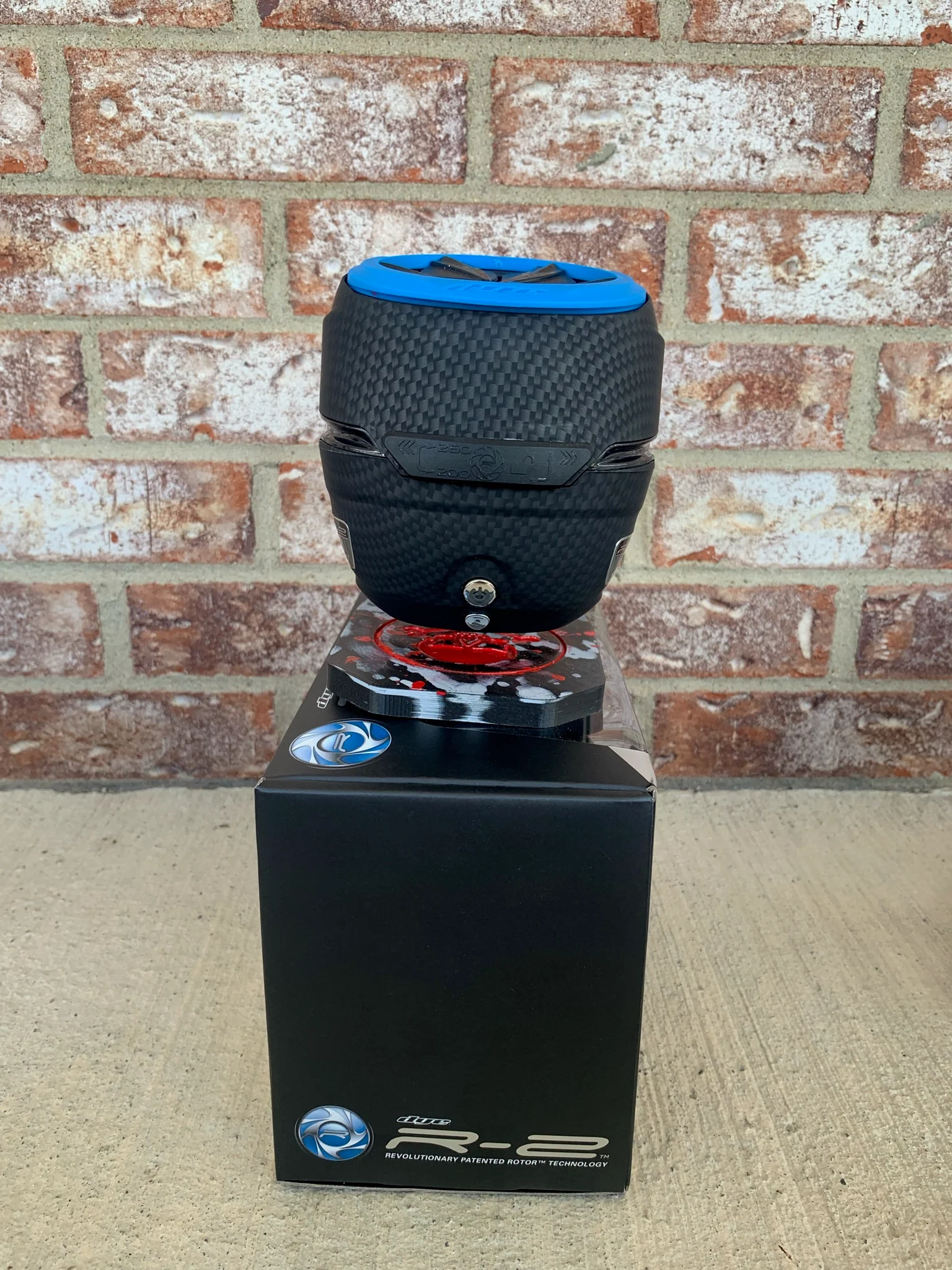 Used Dye R-2 Paintball Loader - Carbon w/ Black/Blue Dye R-2 Speed Feed - Image 3