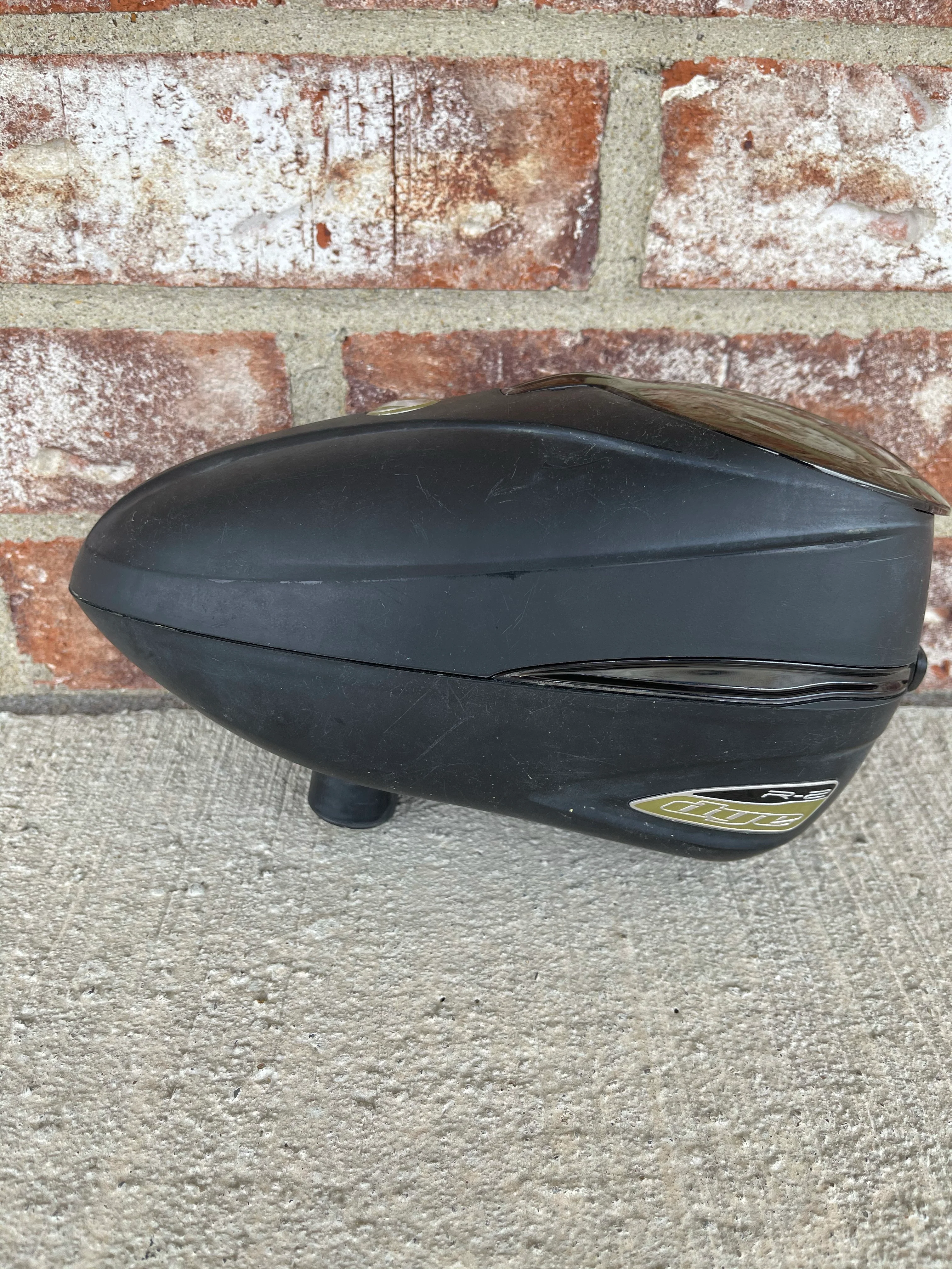Used Dye R2 Paintball Loader - Black / Gold - Image 2