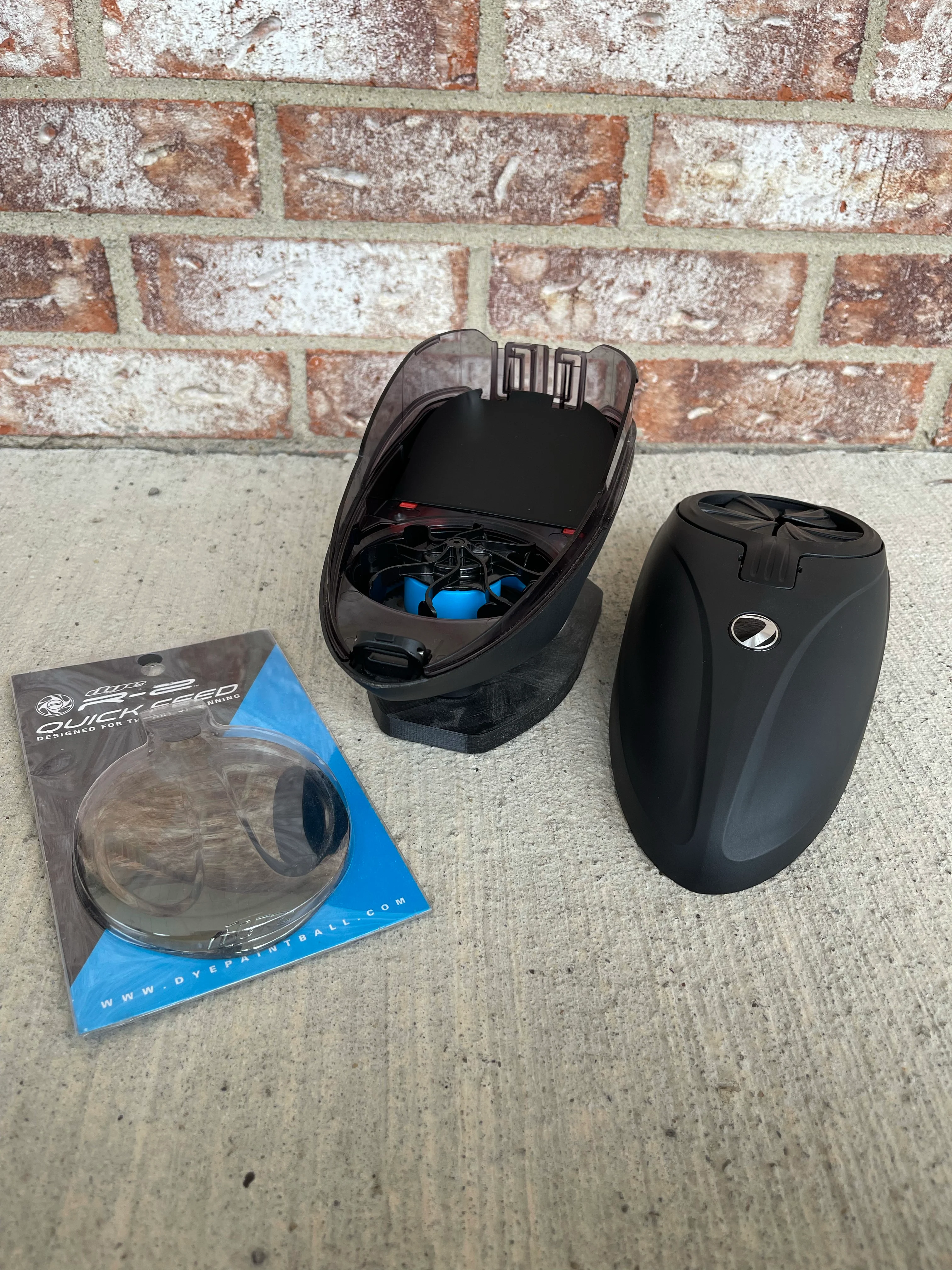Used Dye R2 Paintball Loader - Black - Image 4