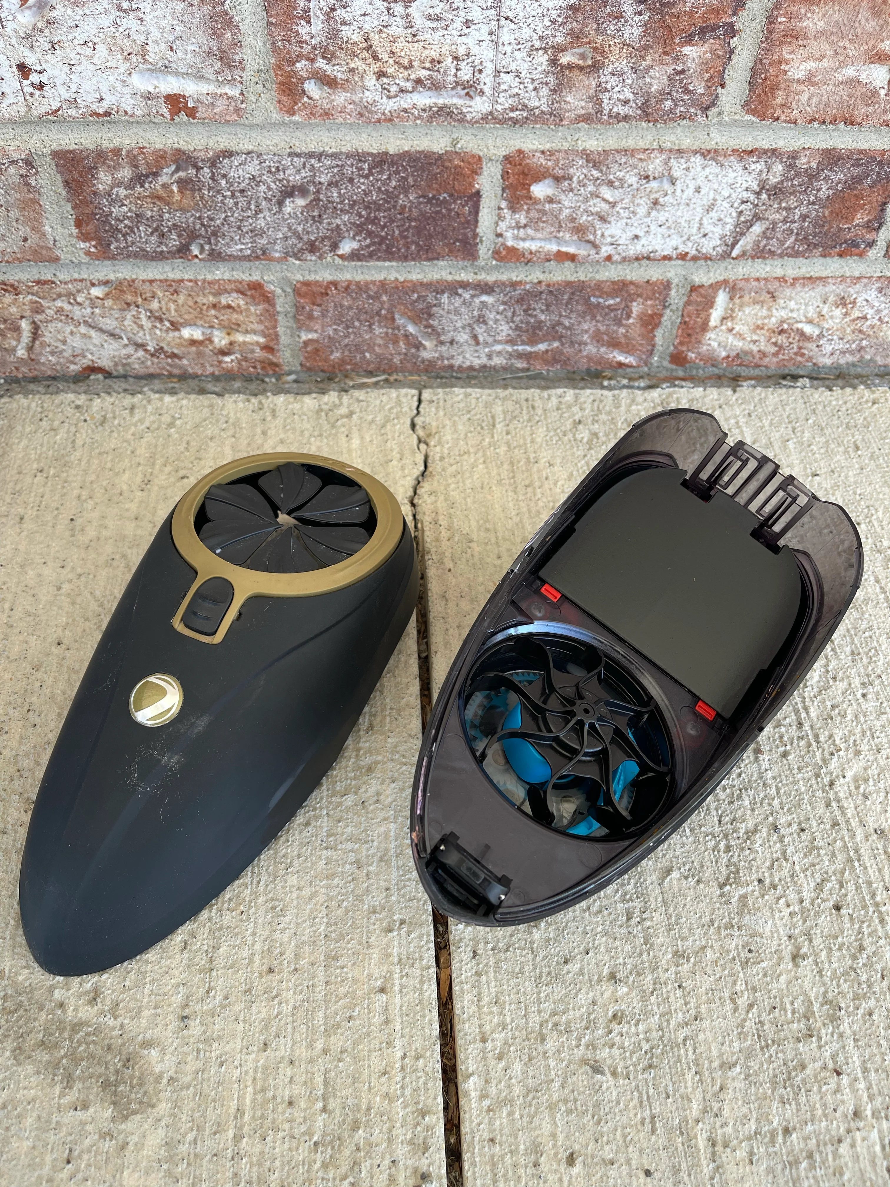 Used Dye R2 Paintball Loader - Black / Gold - Image 2