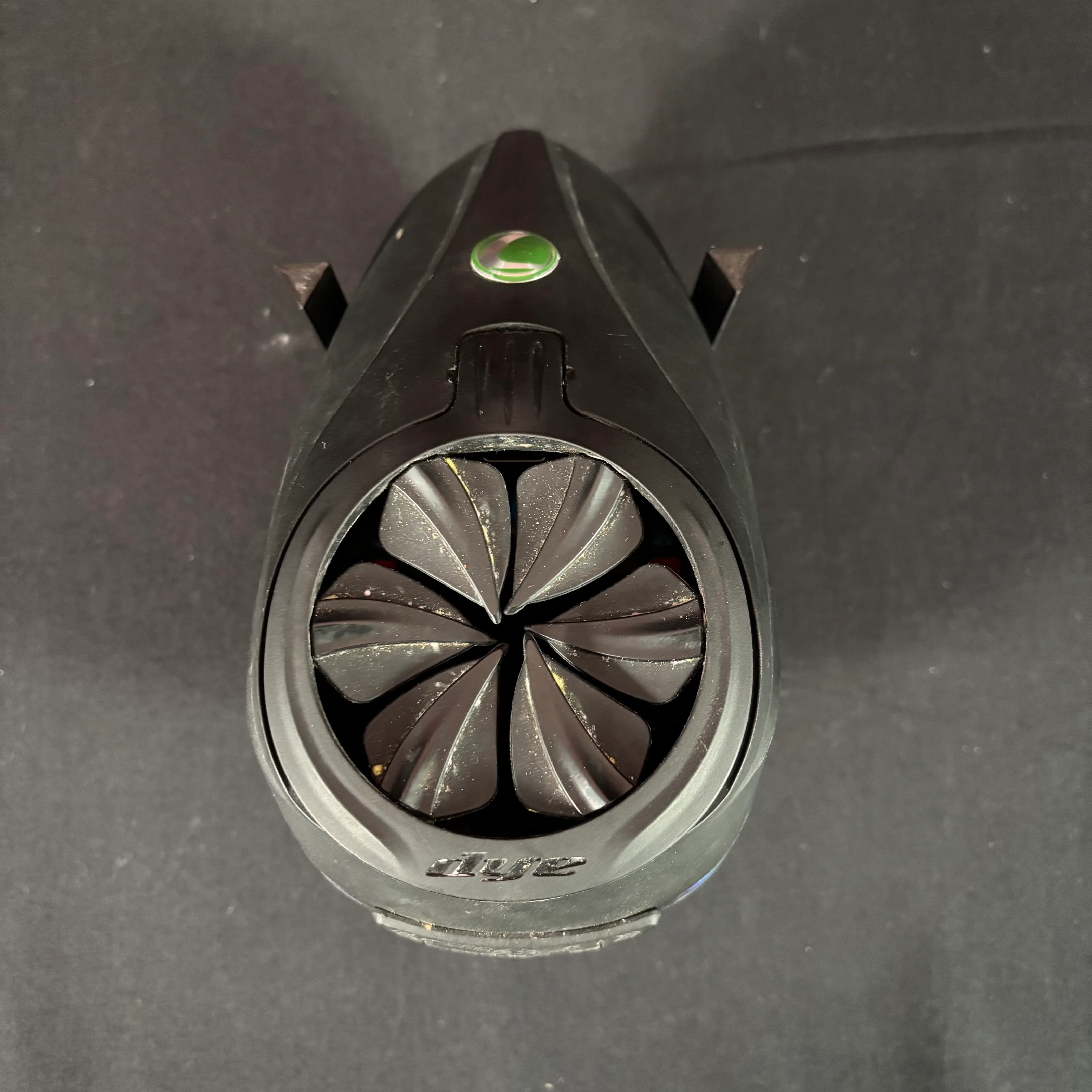 Used Dye R2 Paintball Loader - Black/Green w/Rain Lid - Image 3