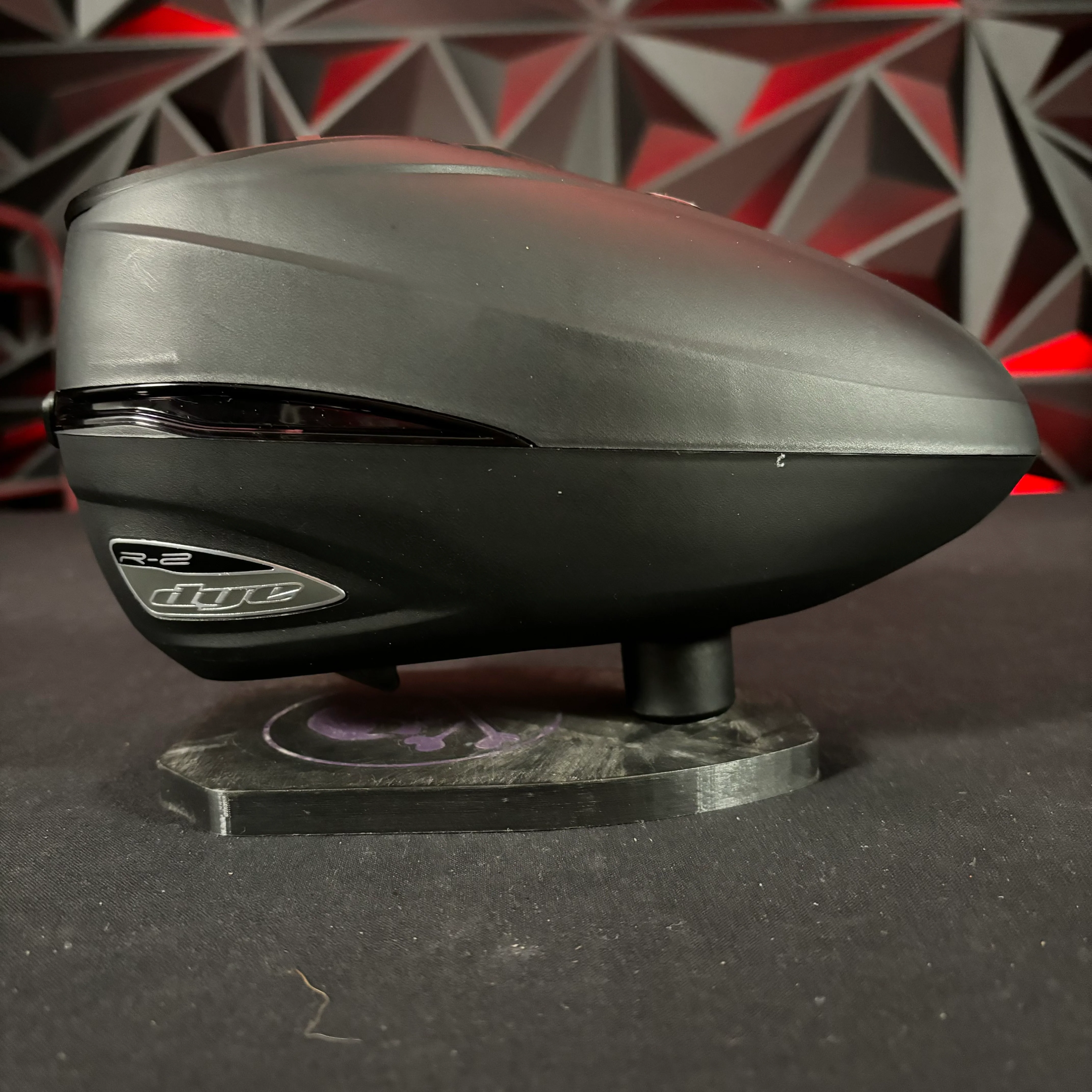 Used Dye R2 Paintball Loader - Black w/Evo Speedfeed & Rain Lid - Image 2