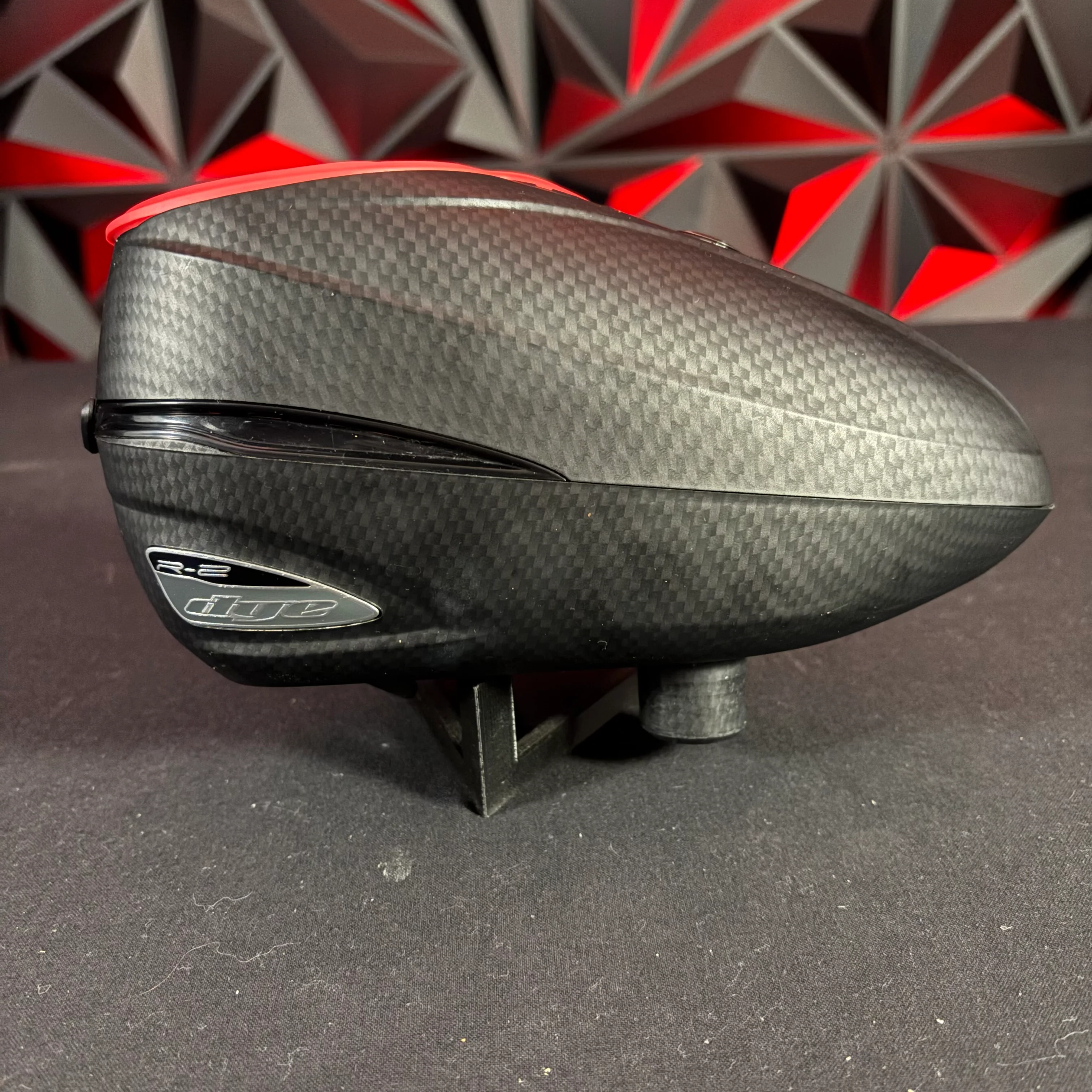 Used Dye R2 Paintball Loader - Carbon w/ Red Quickfeed - Image 4