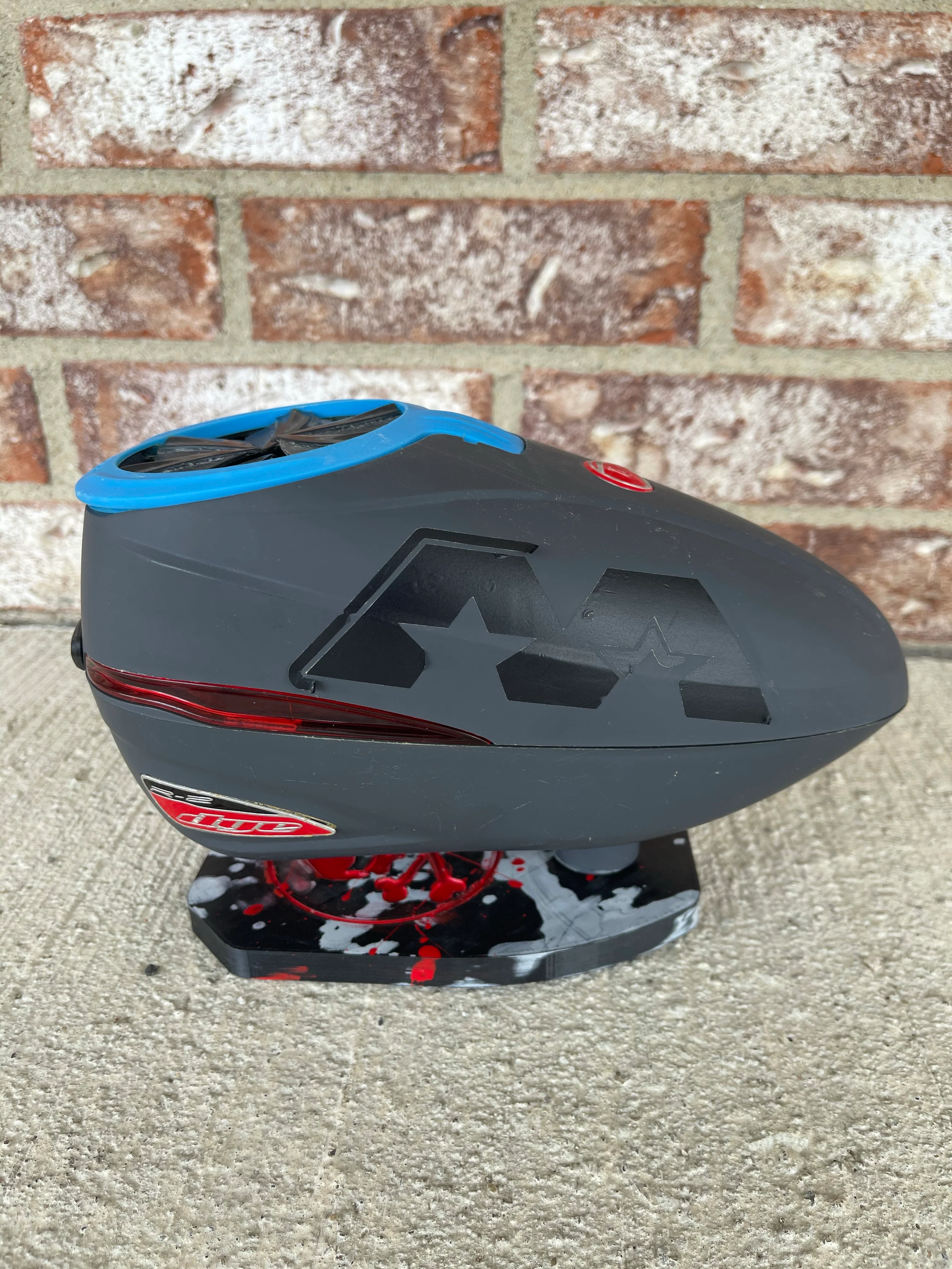 Used Dye R2 Paintball Loader - Grey/Red - Image 2