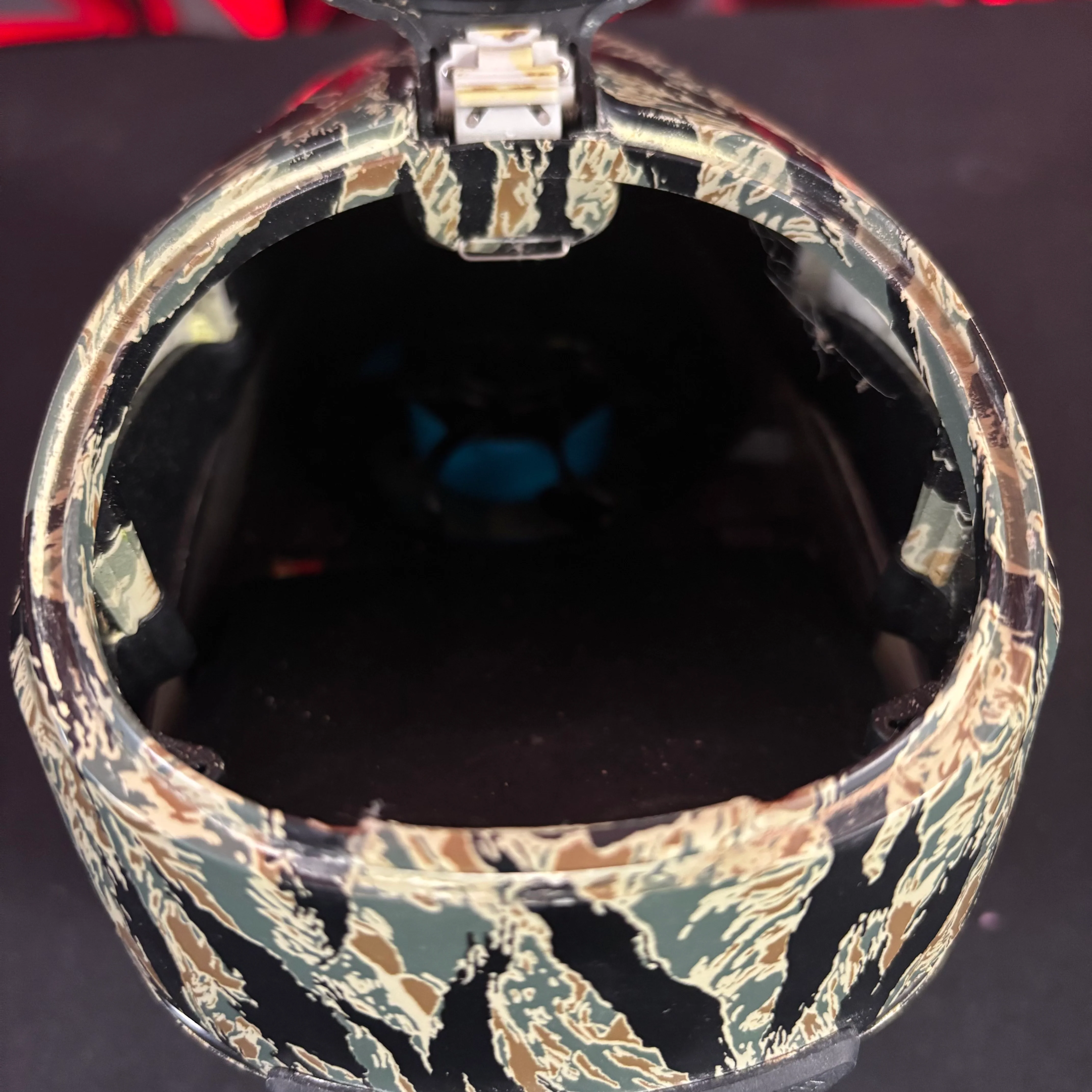 Used Dye R2 Paintball Loader - Tiger Stripe w/Speedfeed - Image 6