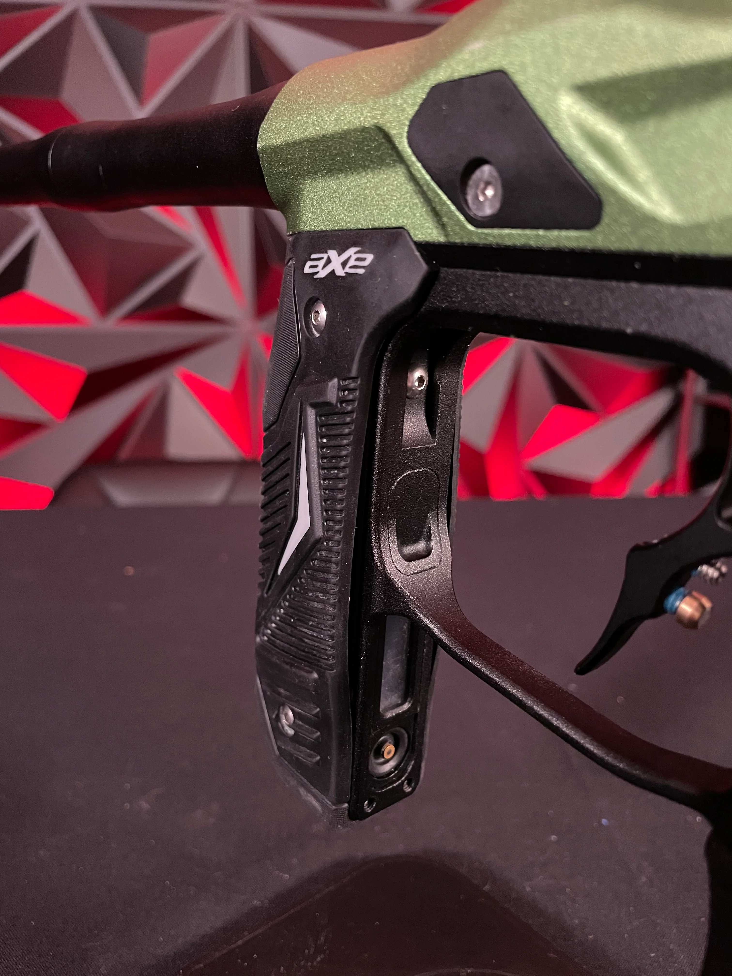 Used Empire Axe 2.0 Paintball Gun - Green / Black w/Redline Board - Image 4