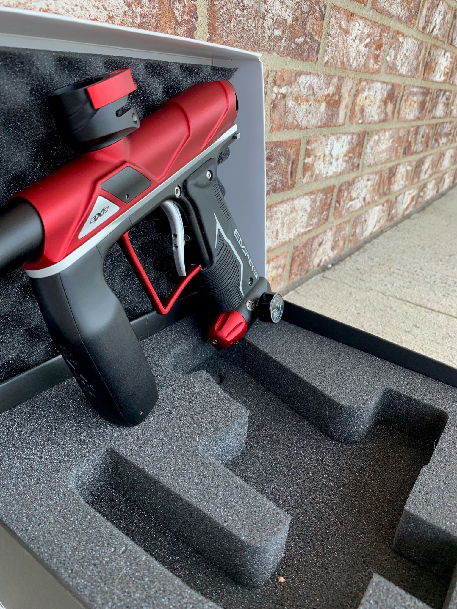 Used Empire Axe Pro Paintball Gun - Red/Black - Image 4