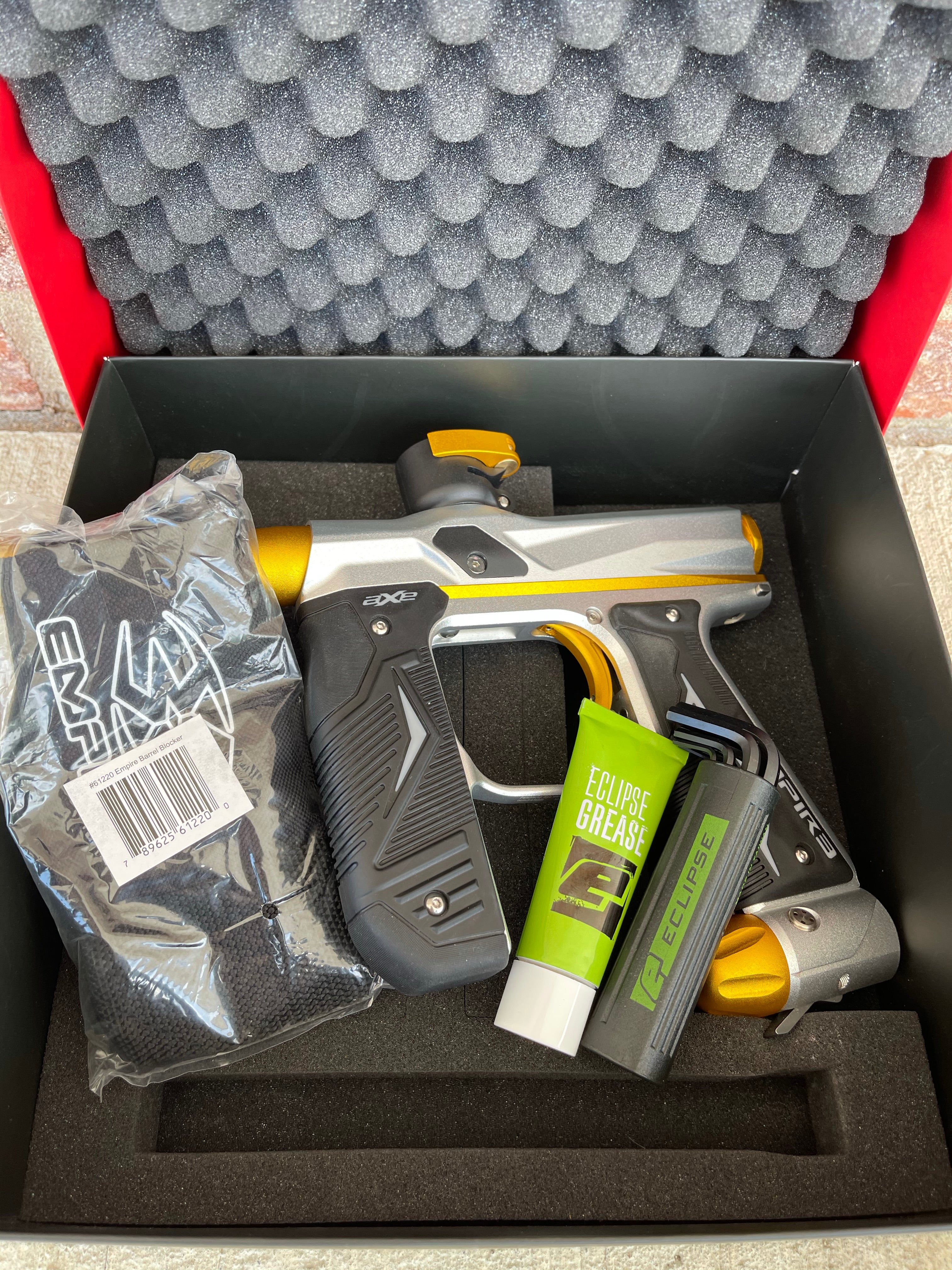 Used Empire Axe 2.0 Paintball Gun - Silver / Gold - Image 5