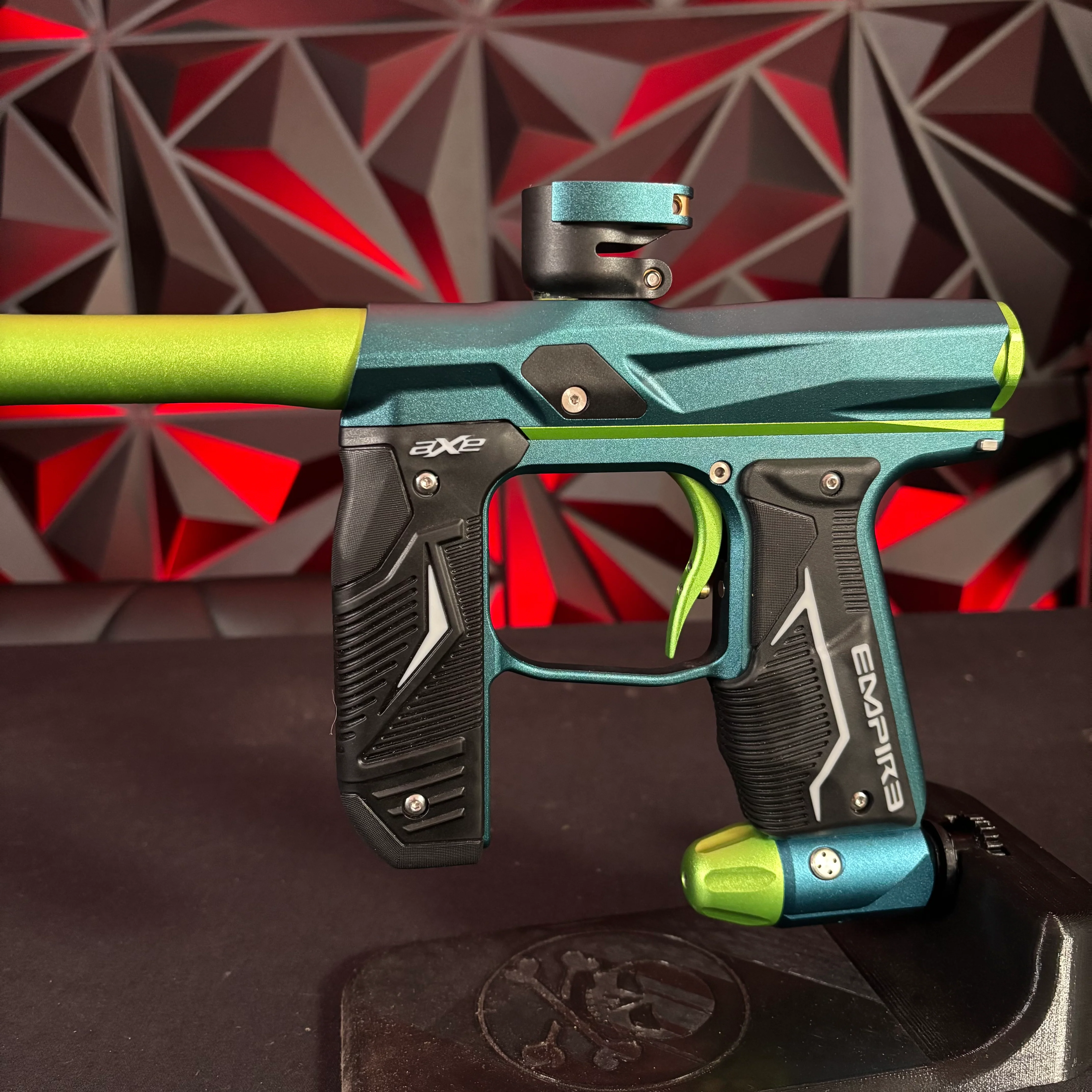 Used Empire Axe 2.0 Paintball Gun - Green/Light green w/ Redline Board - Image 5