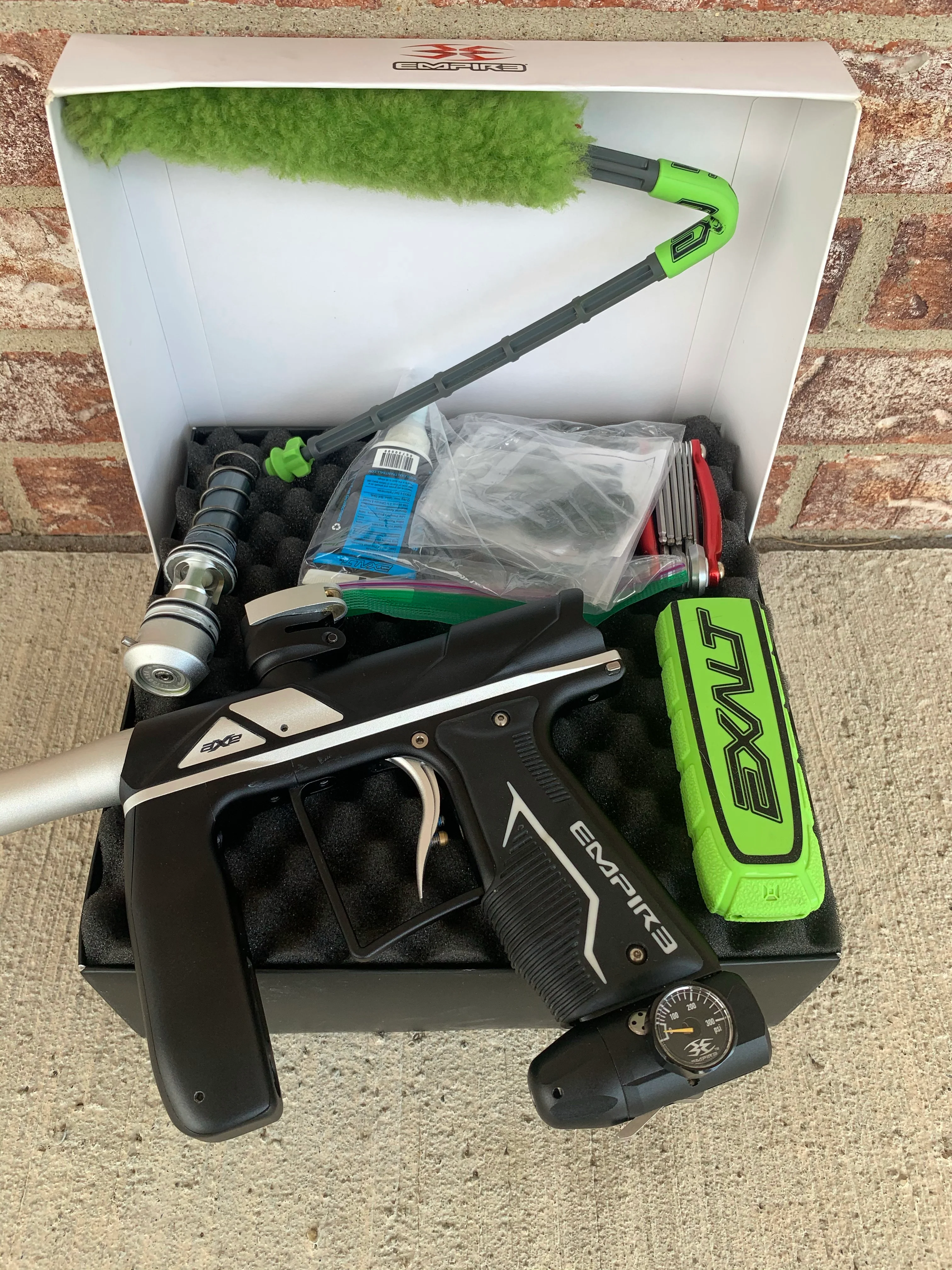 Used Empire Axe Pro Paintball Gun - Black/ Silver - Image 5