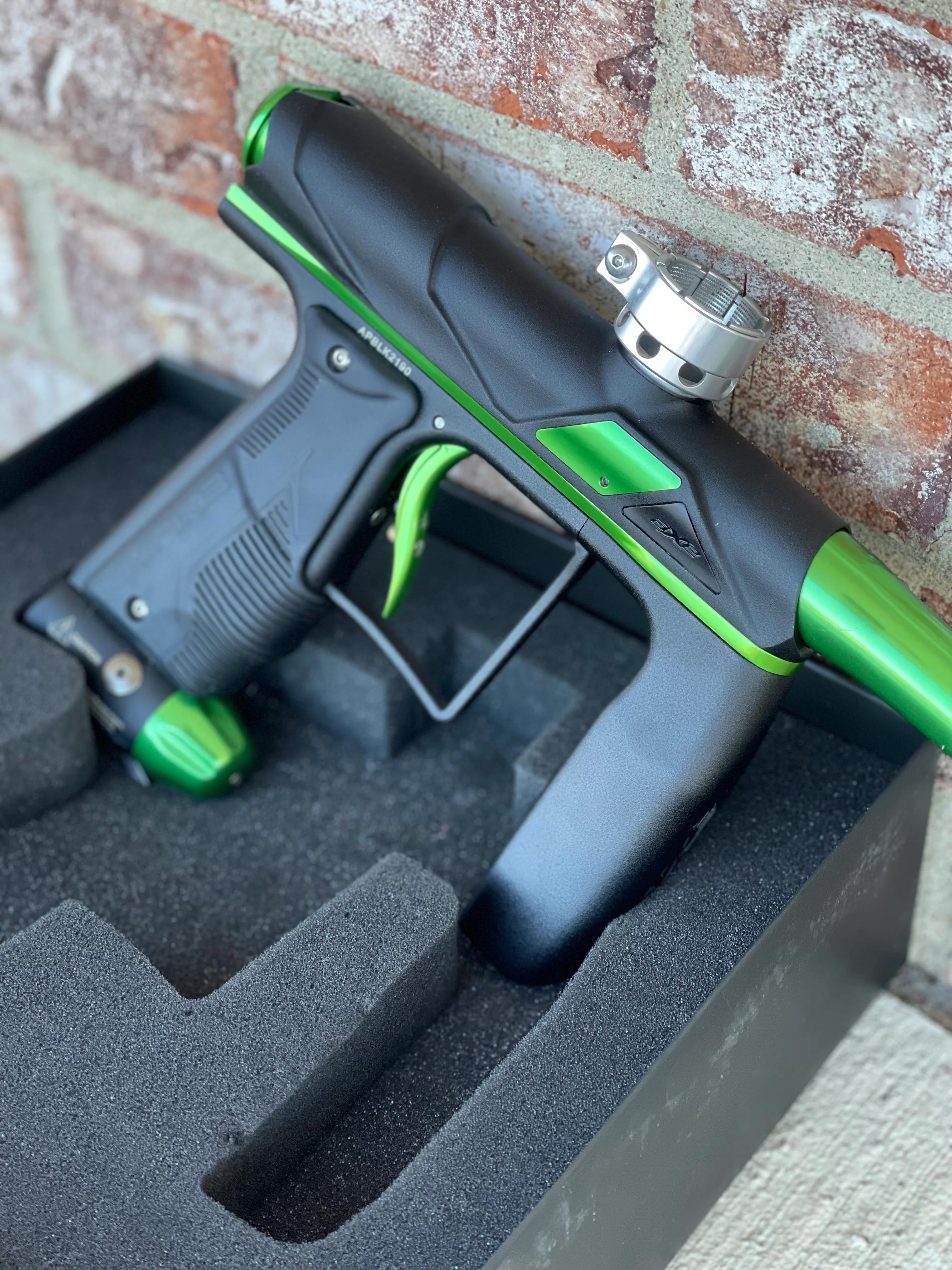 Used Empire Axe Pro Paintball Gun - Dust Black / Polished Green - Image 2