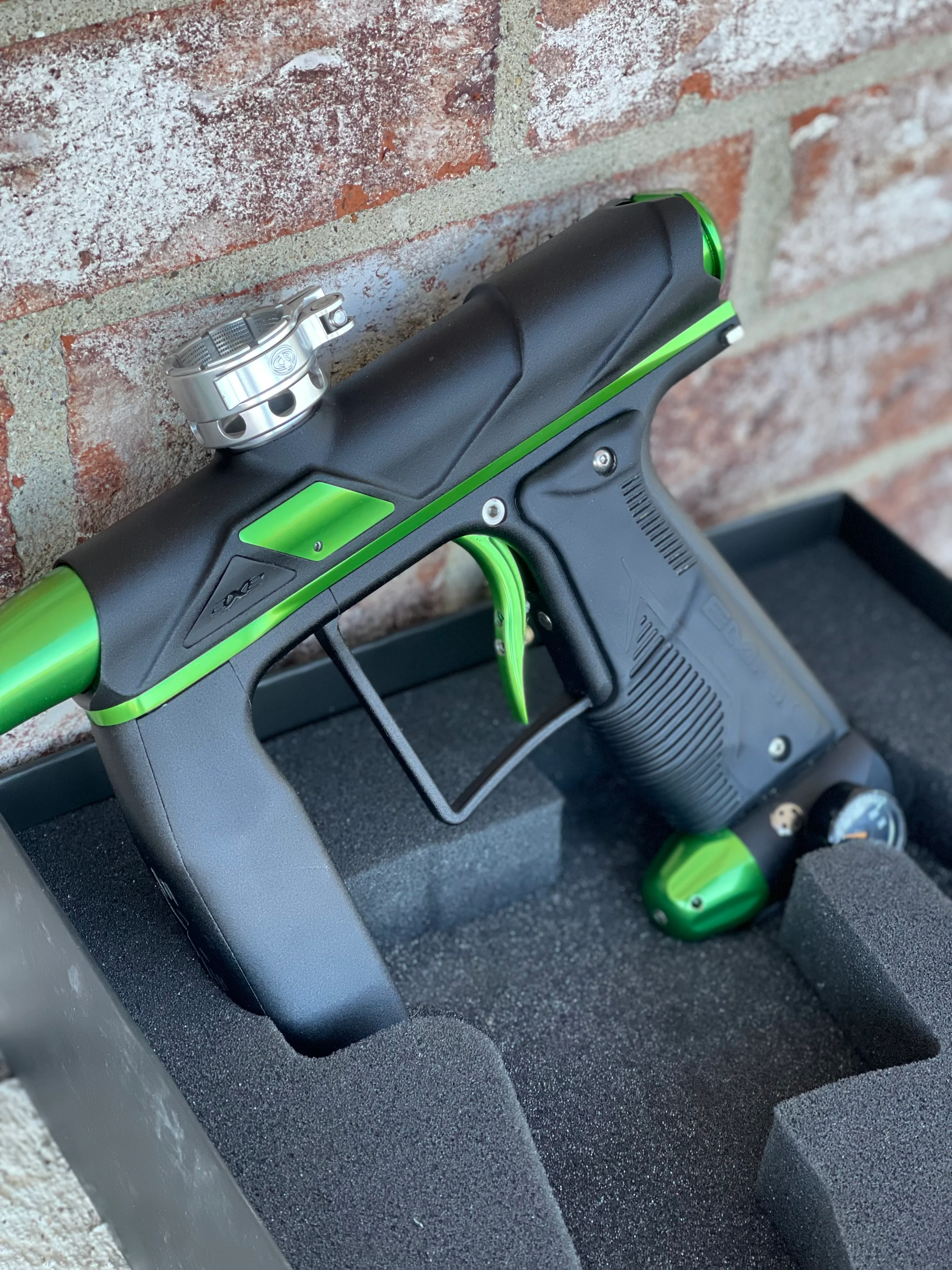 Used Empire Axe Pro Paintball Gun - Dust Black / Polished Green - Image 4