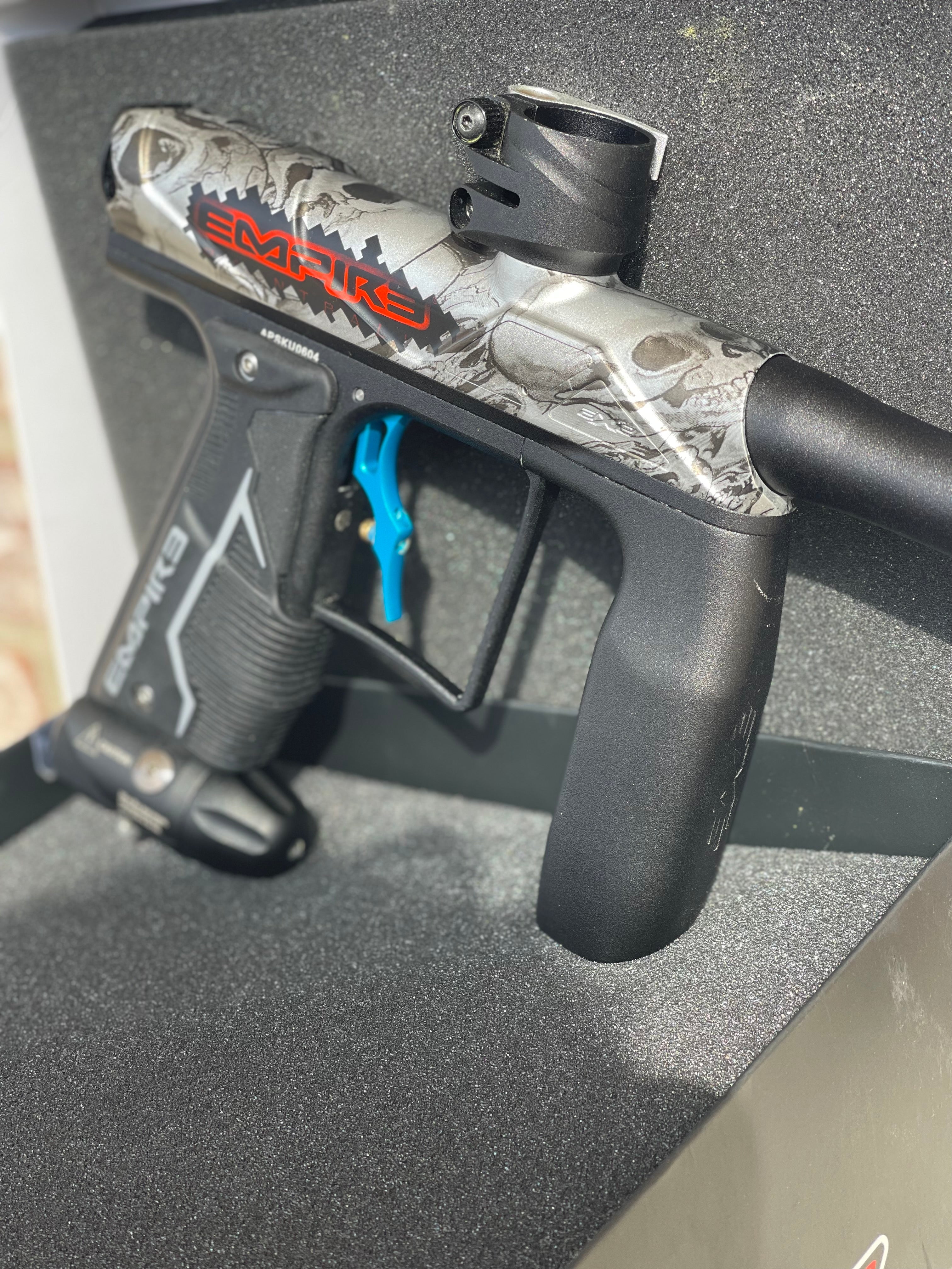 Used Empire Axe Pro Paintball Gun - Empire Limited Edition w/ Teal Deuce Trigger - Image 3