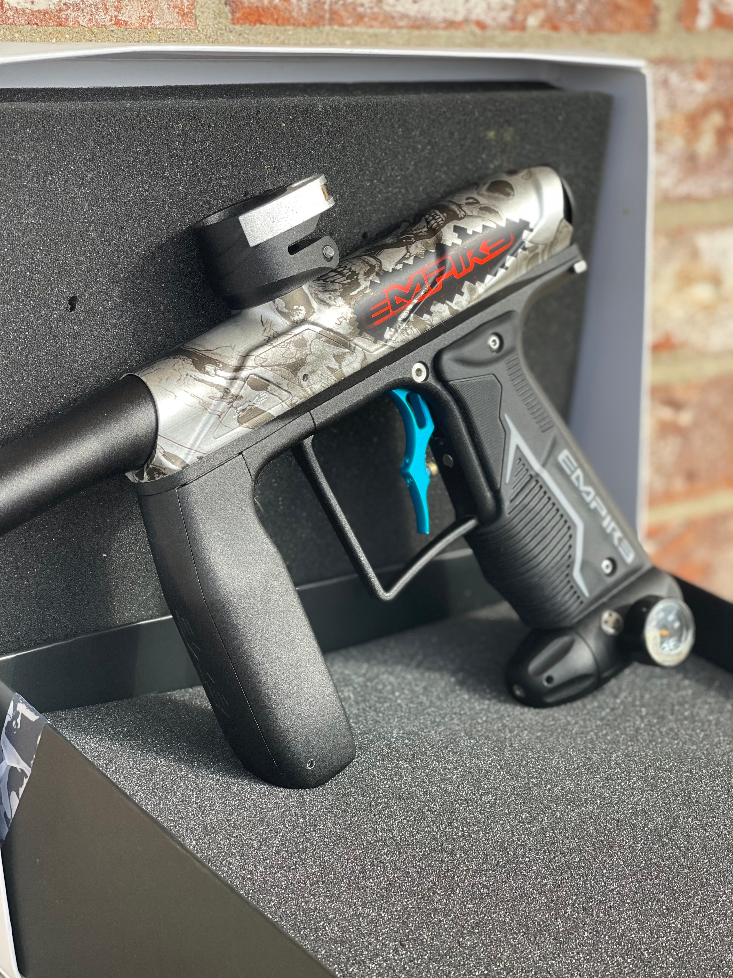 Used Empire Axe Pro Paintball Gun - Empire Limited Edition w/ Teal Deuce Trigger - Image 4