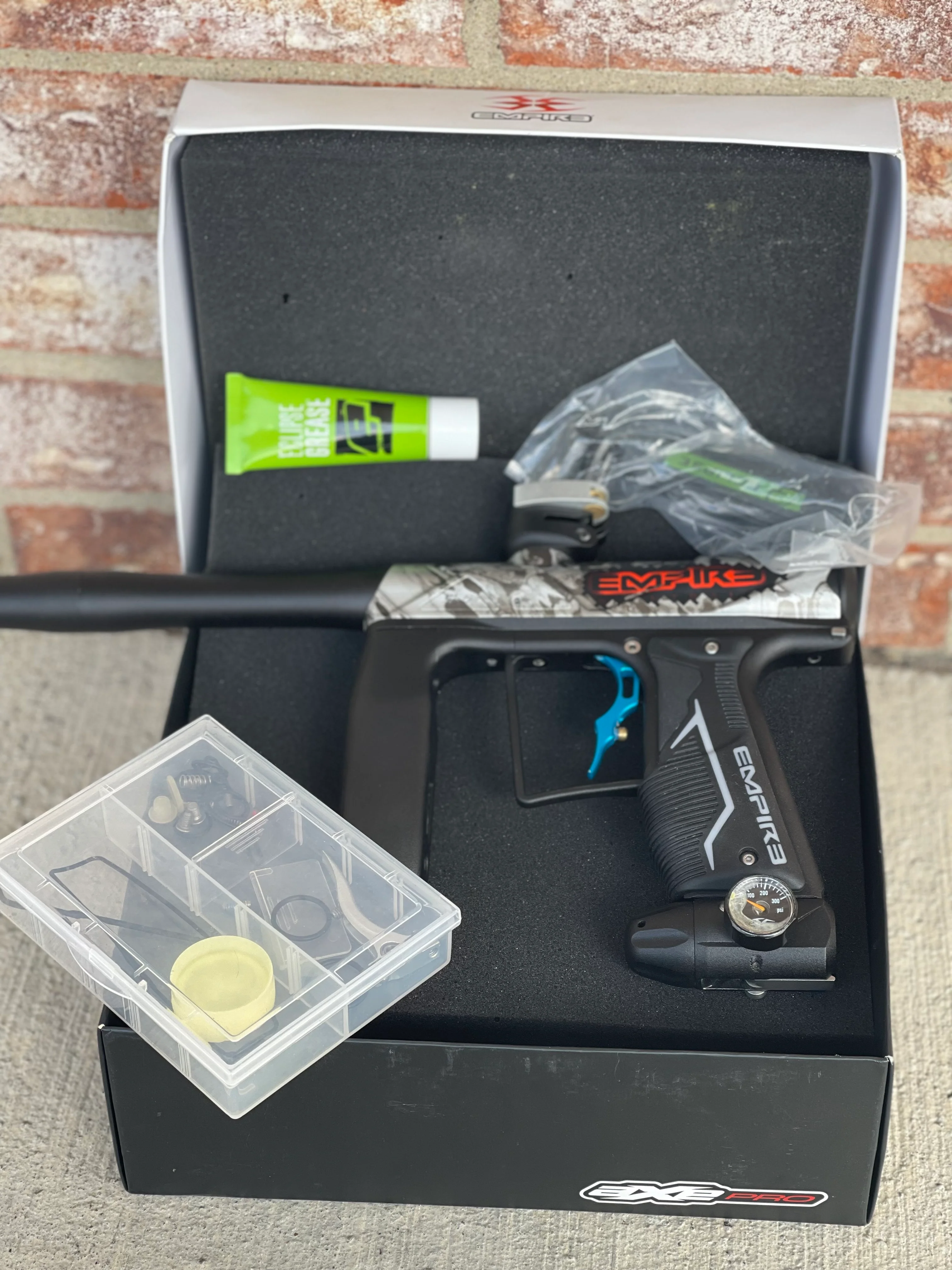 Used Empire Axe Pro Paintball Gun - Empire Limited Edition w/ Teal Deuce Trigger - Image 7