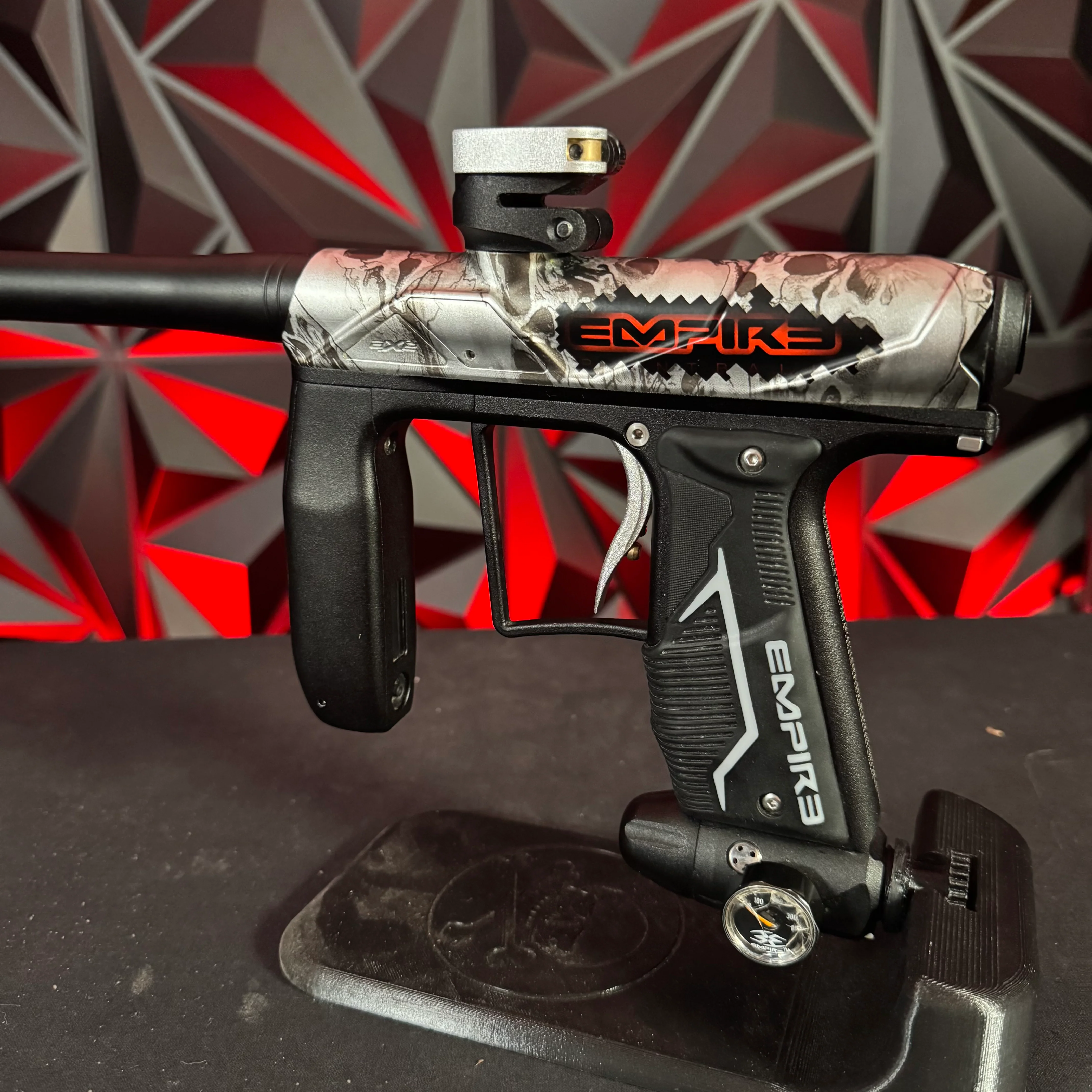 Used Empire Axe Pro Paintball Gun - LE Empire Skulls - Image 4