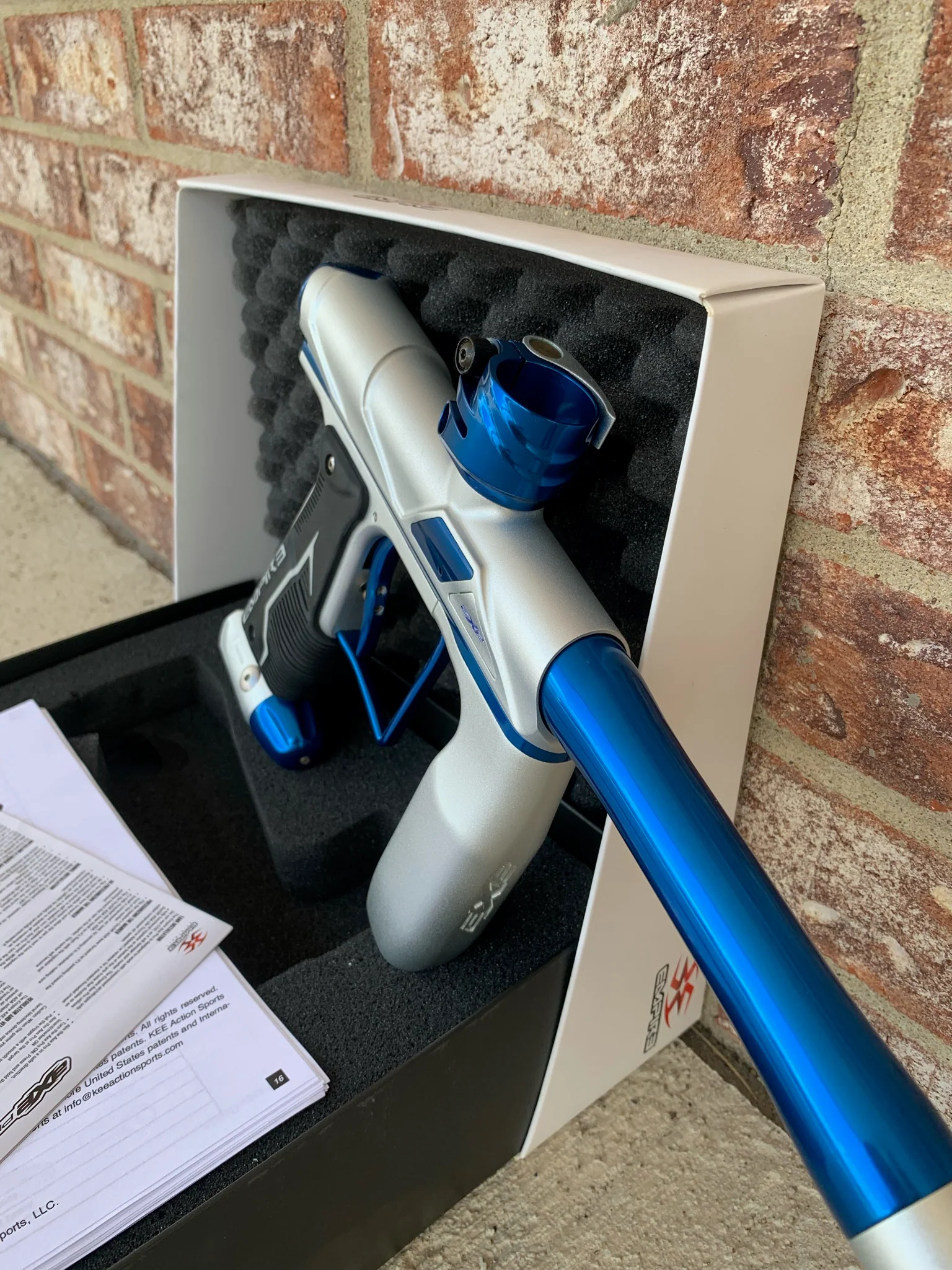 Used Empire Axe Pro Paintball Gun - Silver/Blue - Image 3