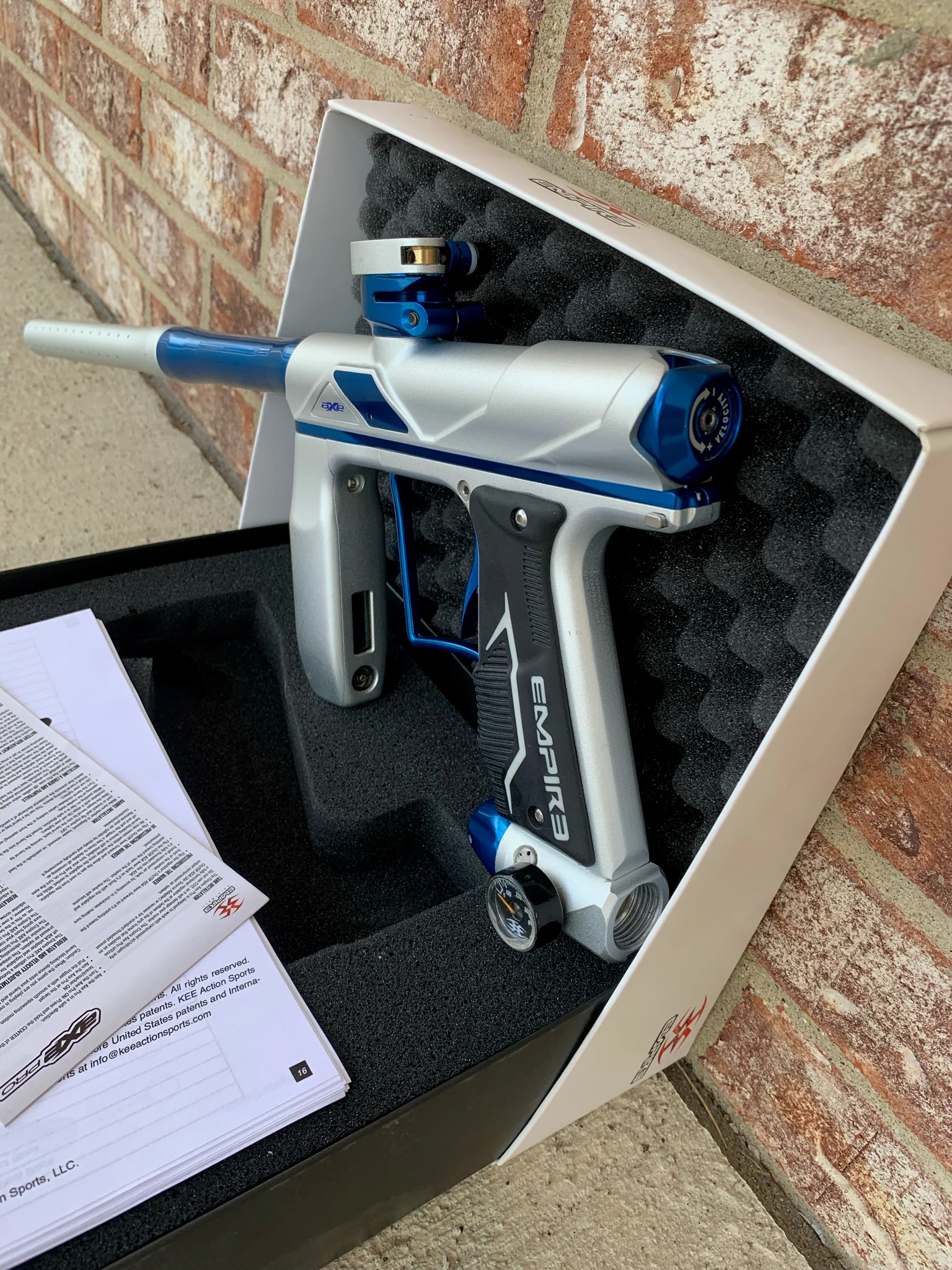 Used Empire Axe Pro Paintball Gun - Silver/Blue - Image 4