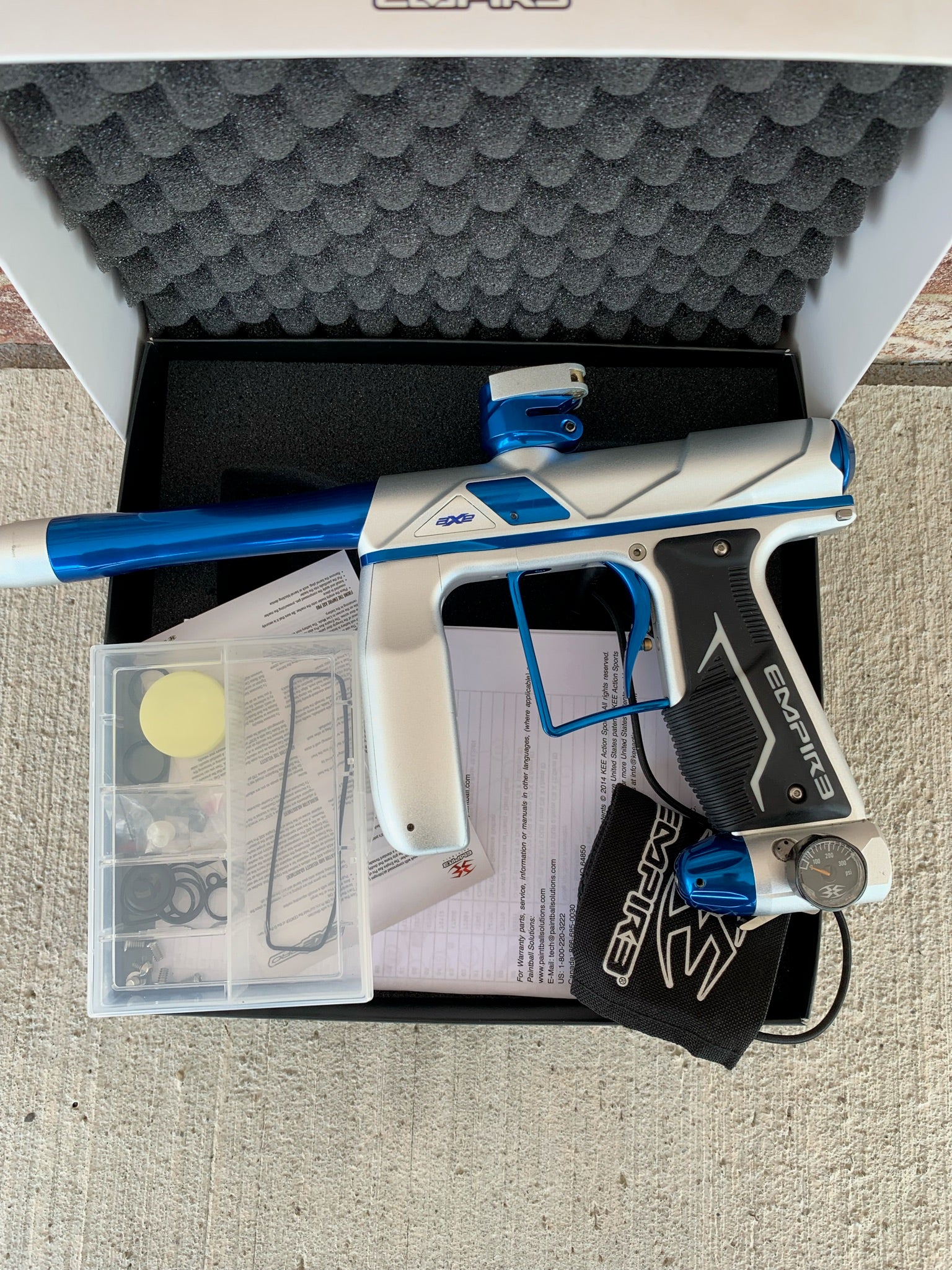 Used Empire Axe Pro Paintball Gun - Silver/Blue - Image 8