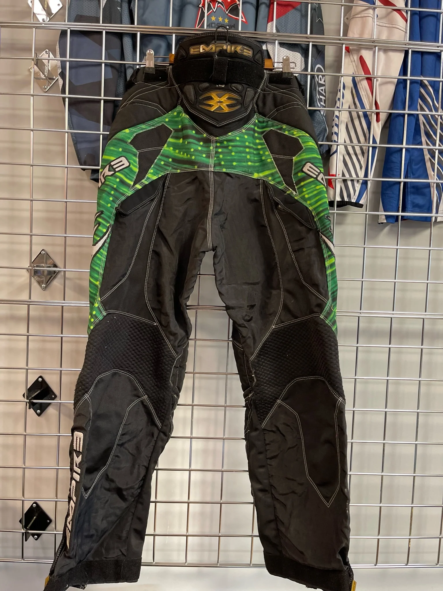 Used Empire LTD Paintball Pants - Black/Green - Medium (30-36) - Image 2