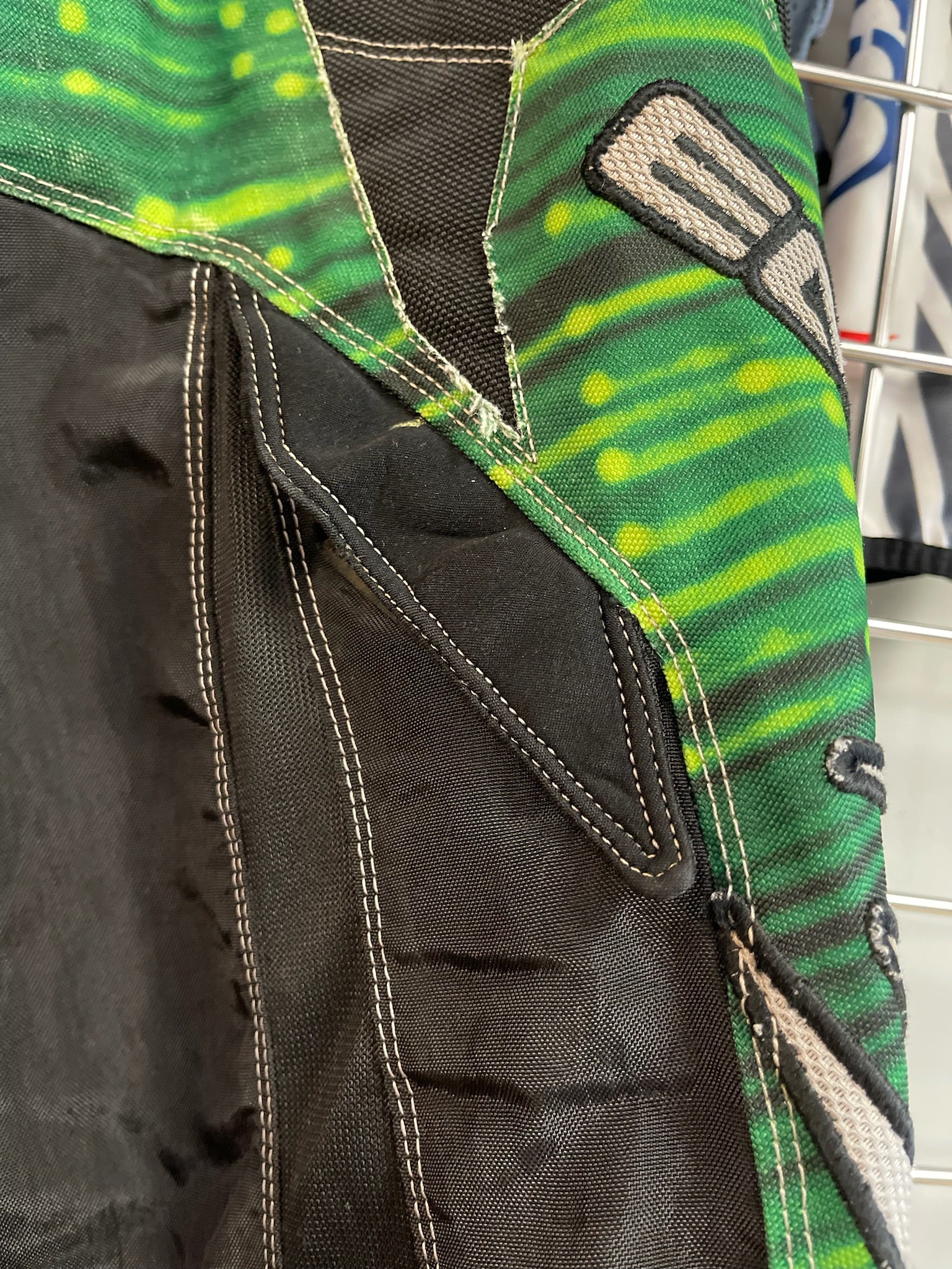 Used Empire LTD Paintball Pants - Black/Green - Medium (30-36) - Image 5
