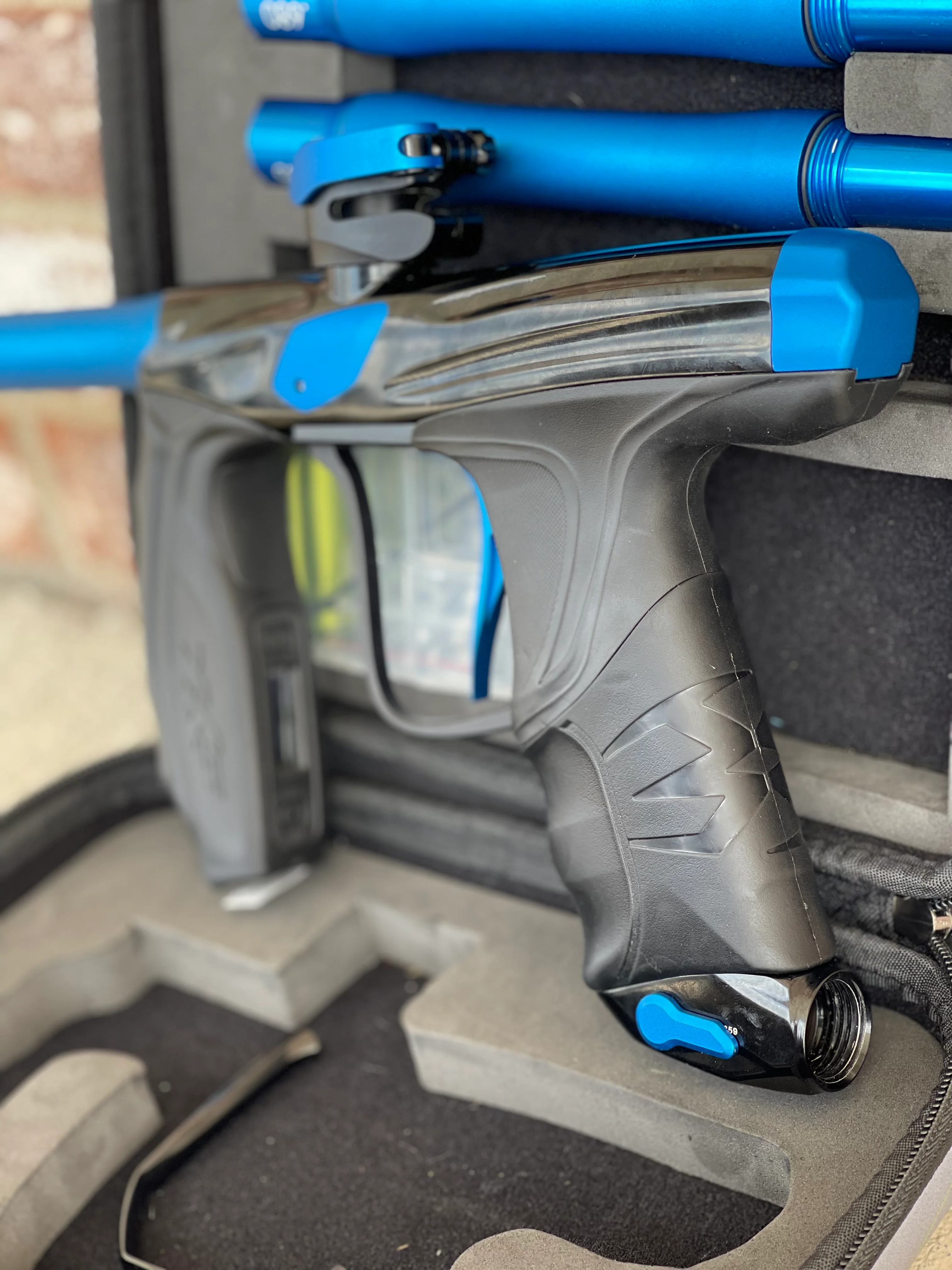 Used Empire Syx 1.5 Paintball Gun - Gloss Black / Dust Blue - Image 3
