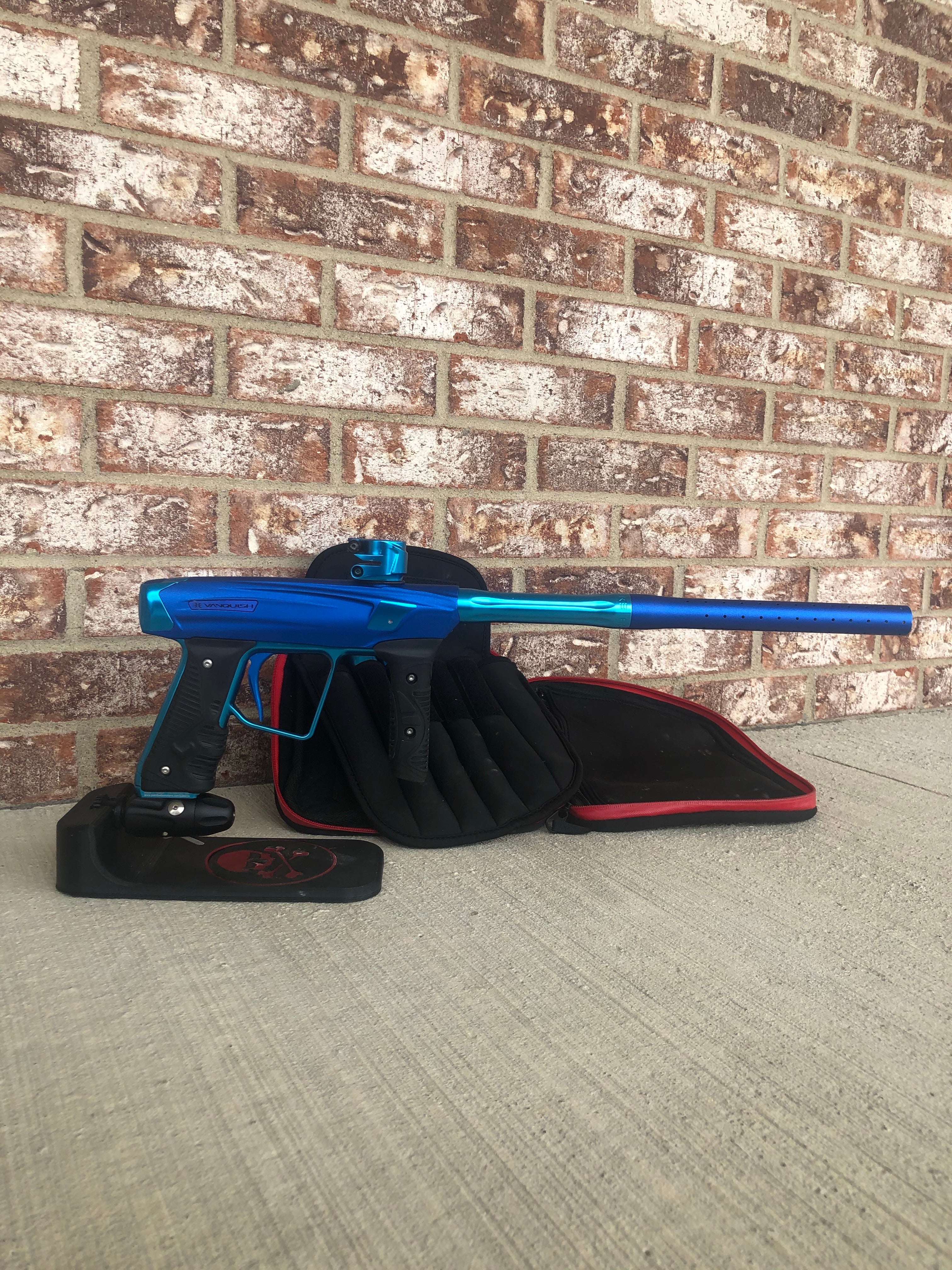Used Empire Vanquish GT w/ V16 bolt Paintball Maker- Blue/Teal - Image 2