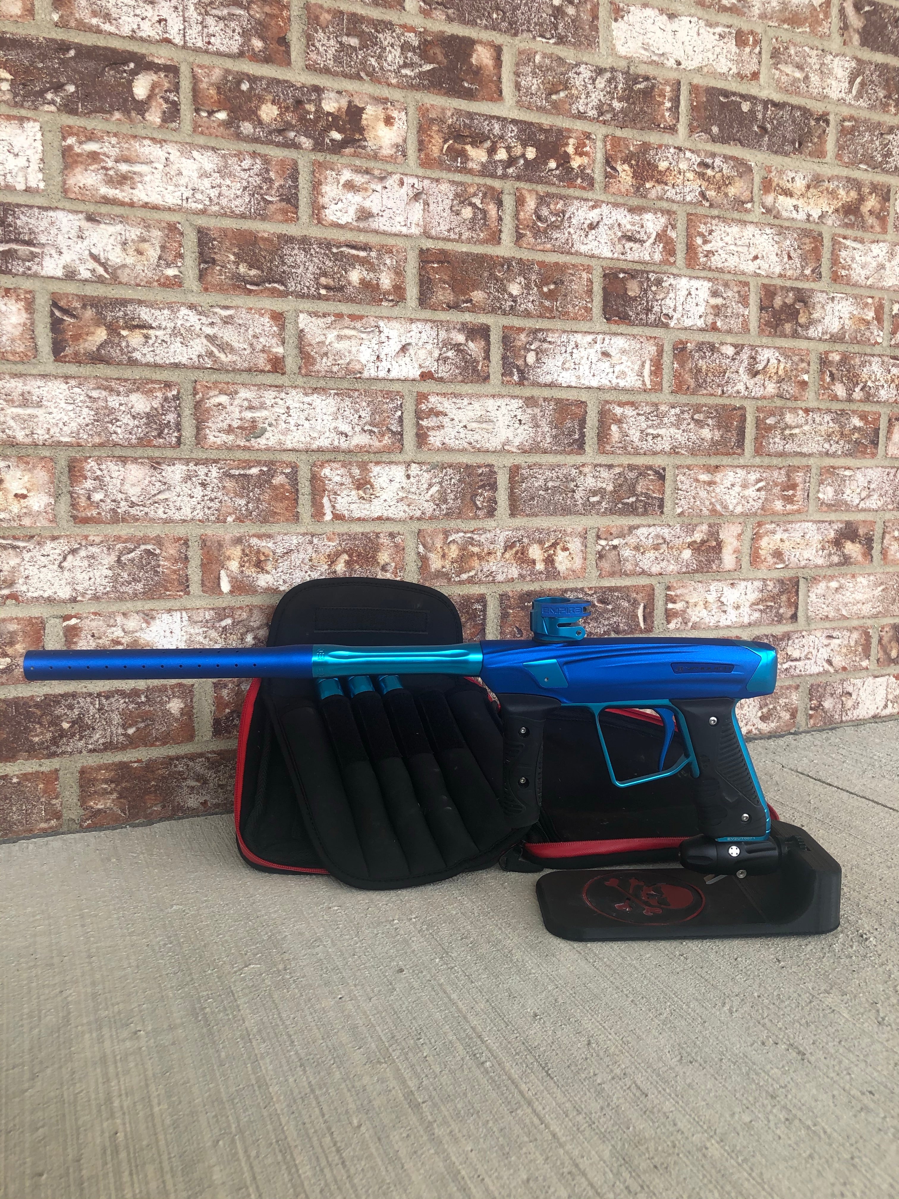 Used Empire Vanquish GT w/ V16 bolt Paintball Maker- Blue/Teal - Image 3