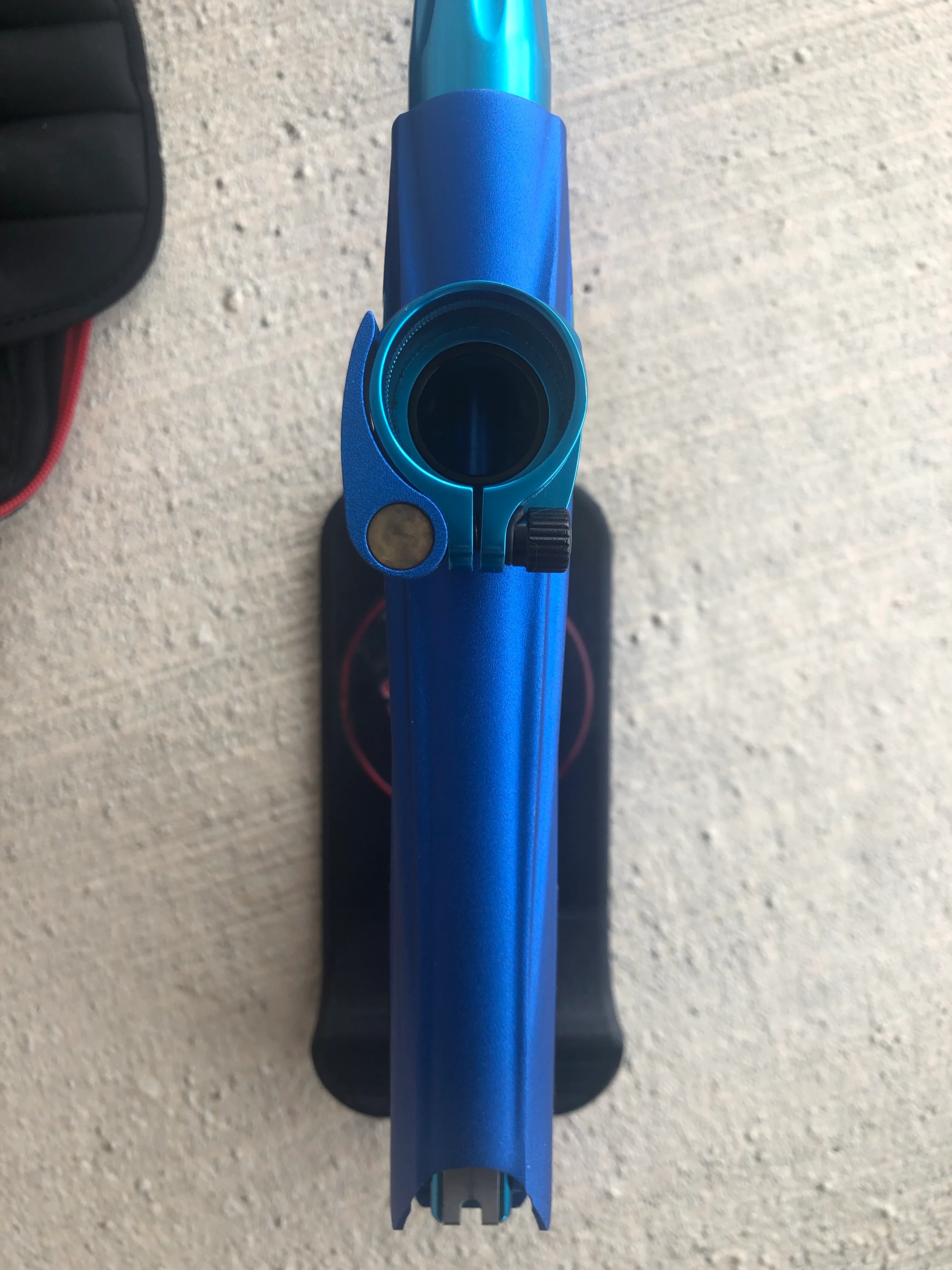 Used Empire Vanquish GT w/ V16 bolt Paintball Maker- Blue/Teal - Image 5